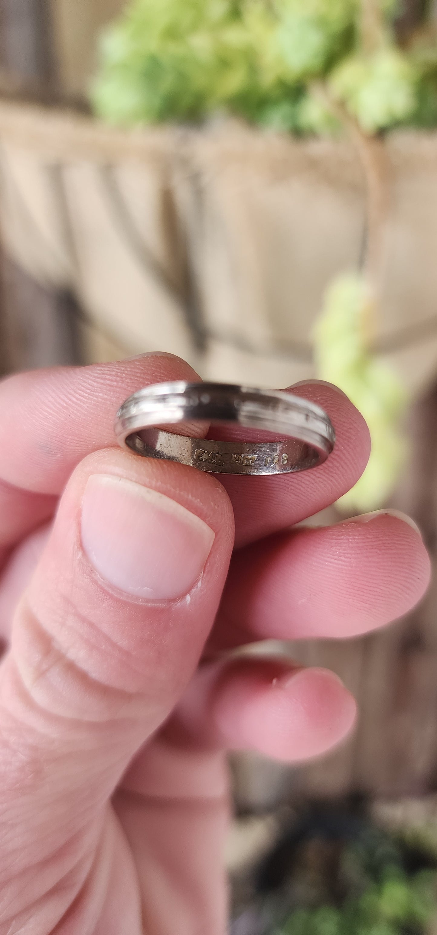 Art Deco era circa 1920-30's 18ct White Gold wedding band with intricate diamond cut embossed/engraved centre pattern.Hallmarked with the makers signature "F.H.L" and 18ct .