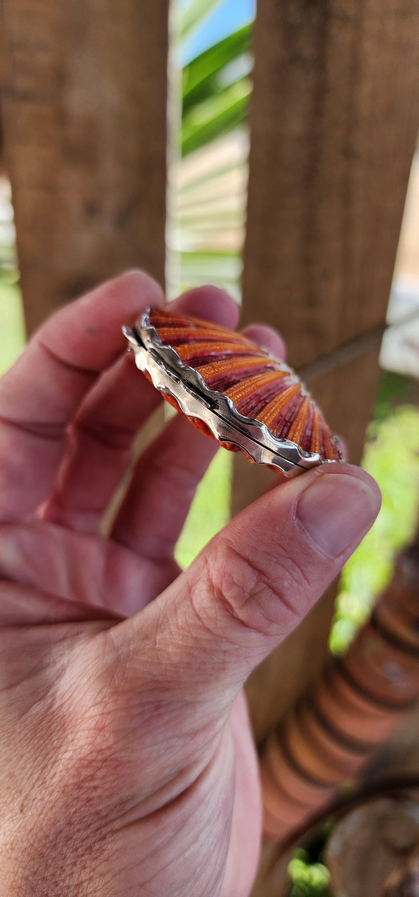 MERMAID TREASURE !! I LOVE THIS !
The most beautiful trinket/treasure holder made from two Royal Cloak Scallop shells and Sterling Silver.