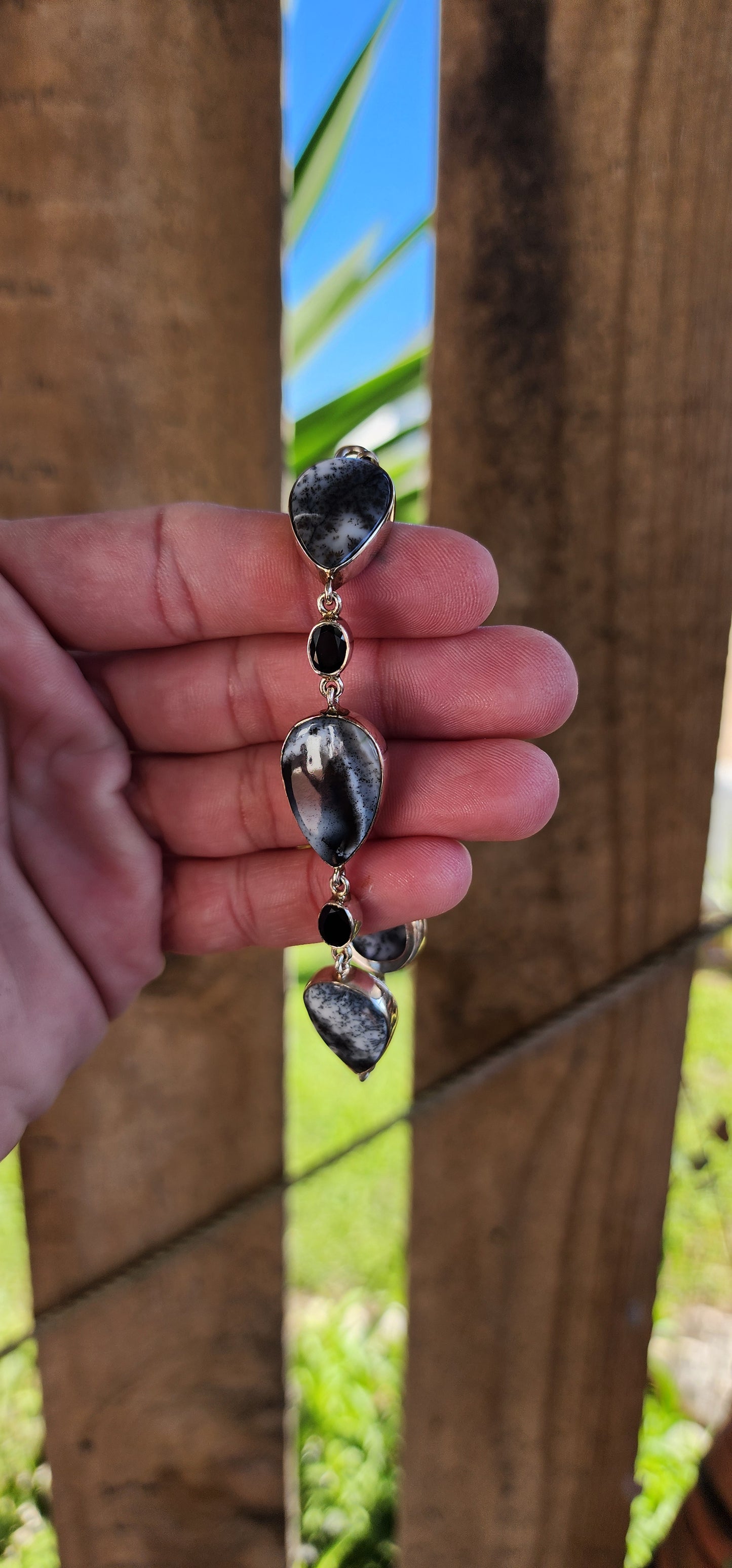 Attractive Sterling Silver dress bracelet - Bezel/Tube set with 4x beautiful Pear Cut Dendritic Agate Cabochons and 3x Black Oval Cut Onyx Gemstones.