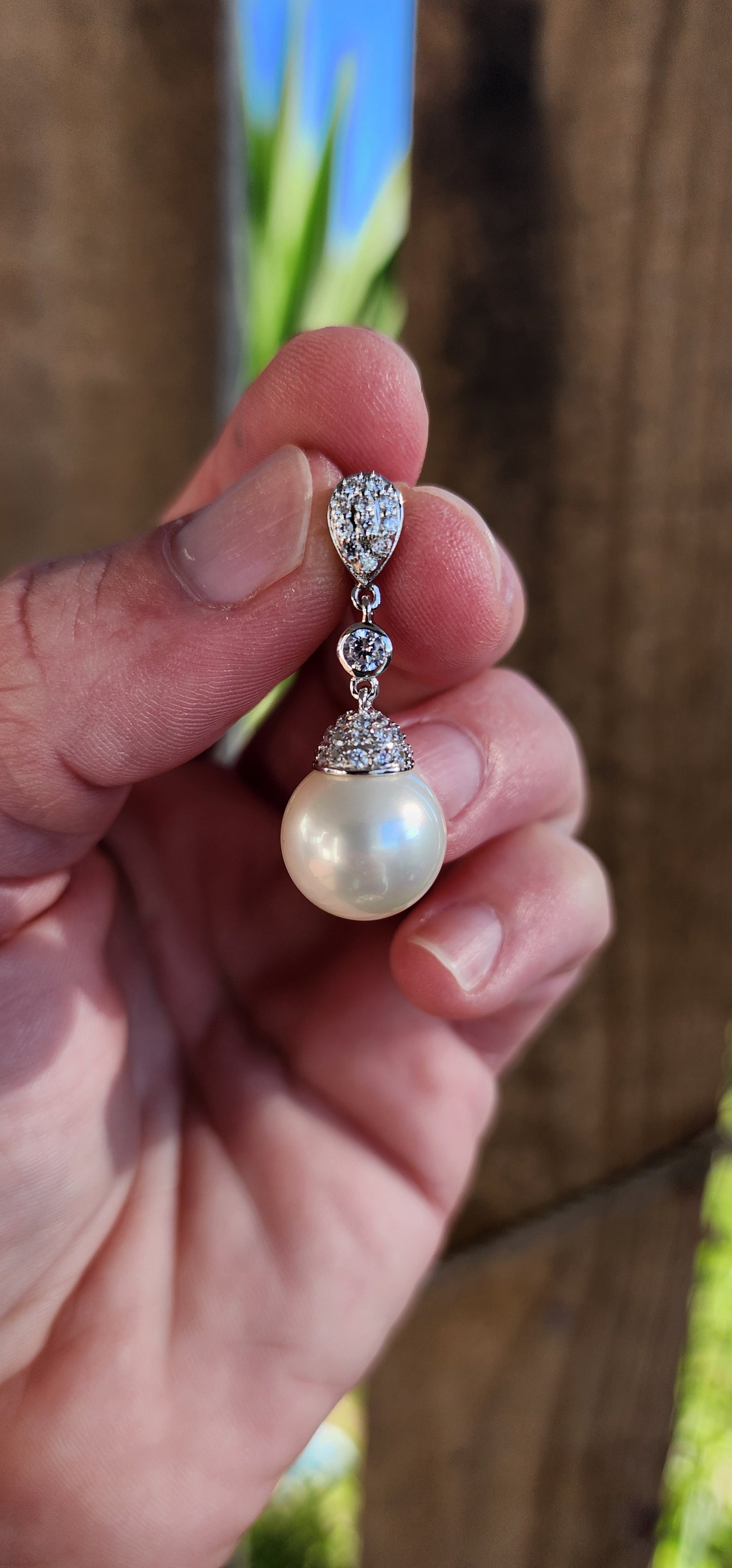 Classical and elegant beauty ! Sterling Silver and mutliple sparkly CZ Gemstones (Bezel/Tube and Pavé set ) pendant featuring an lovely White Shell Pearl drop at the bottom.