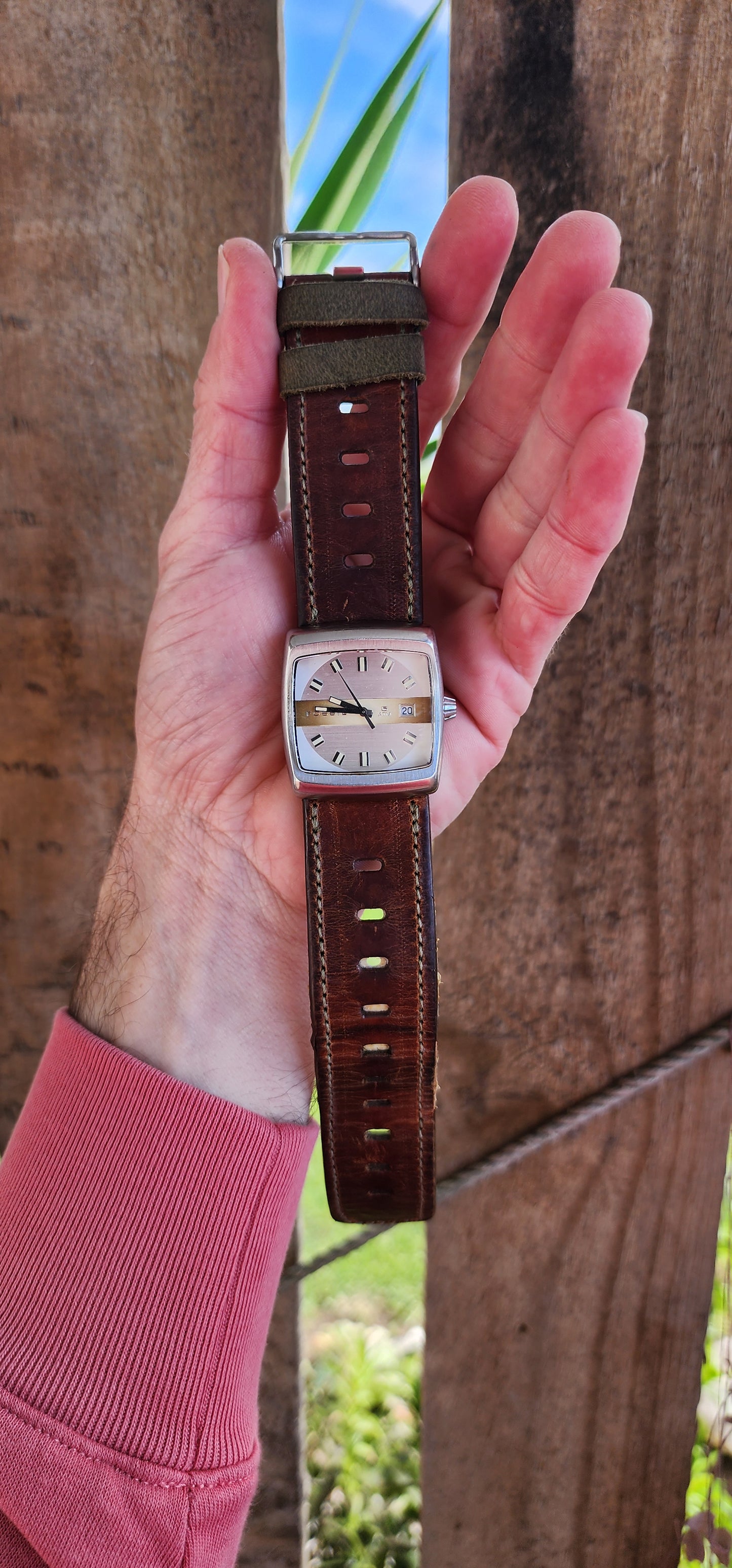 Unique Designer Mens ( or ladies ) Retro Fossil Quartz watch from the early 2000's, (Model JR-8253).