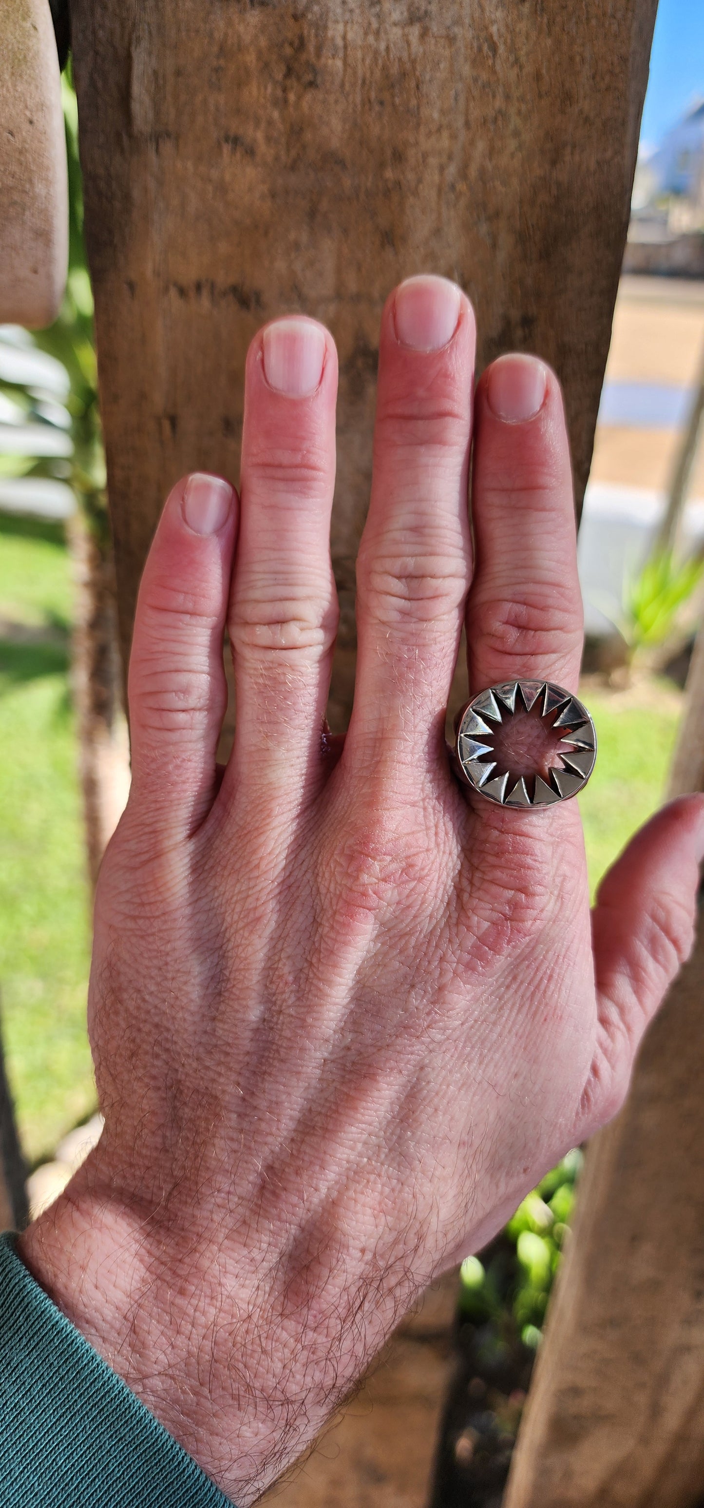 Marvelous and Chunky Sterling Silver Unisex "Venus Flytrap" style ring with an Modernist appeal - Such an unusual beauty !