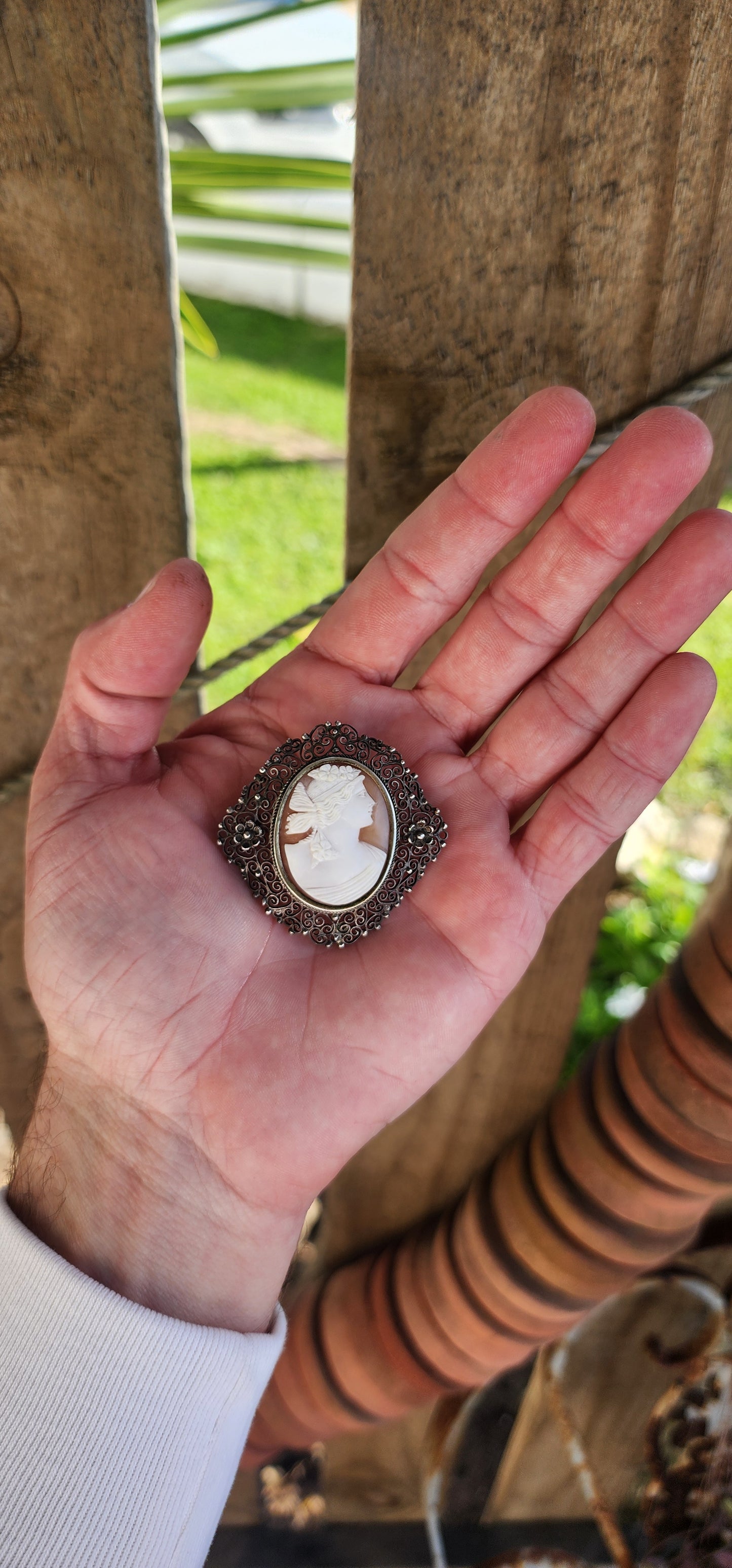 An amazingly detailed Antique Victorian Oval Cameo brooch.