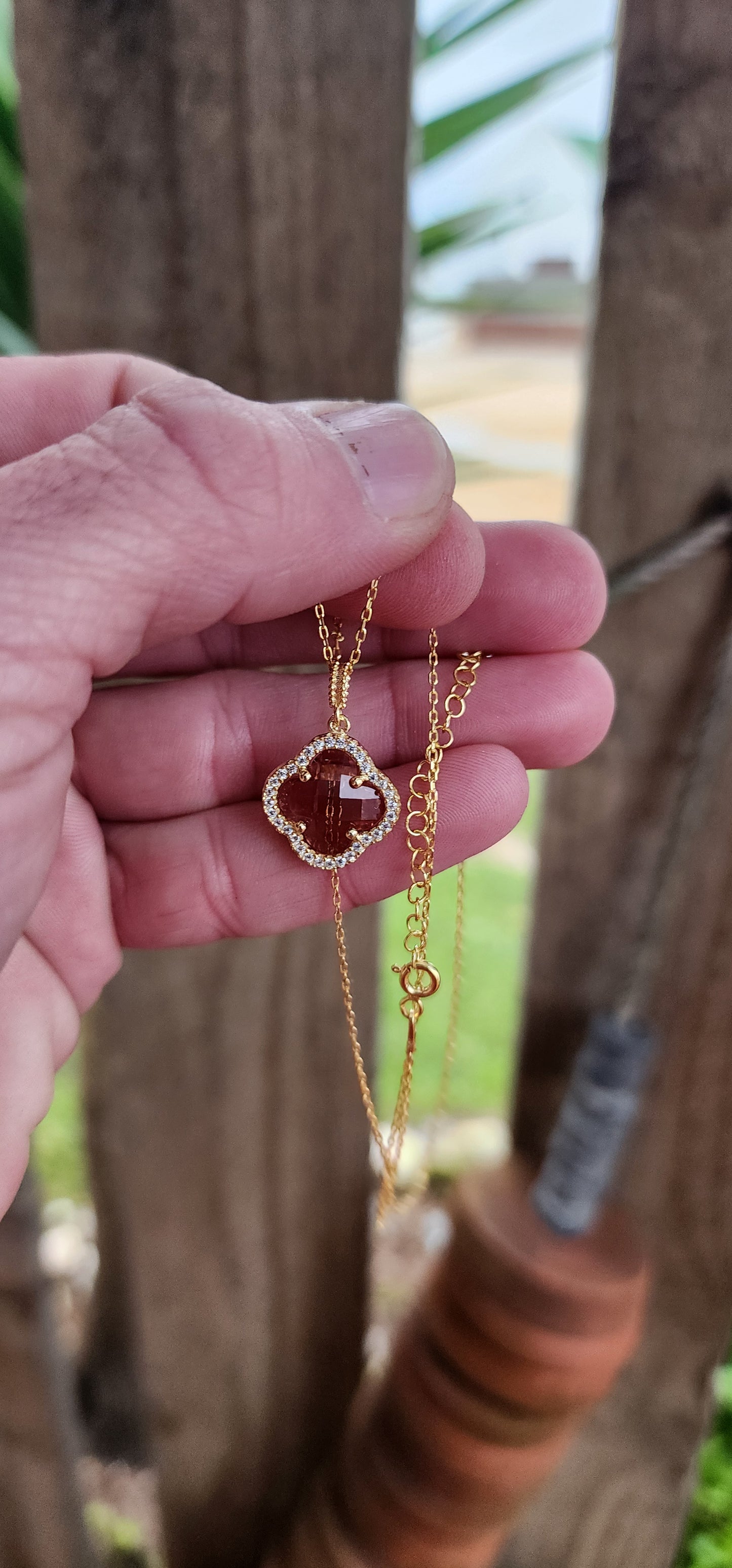 Elegant Sterling Silver with 18ct Yellow Gold plating pendant , set with a fancy clover shaped Zultanite Gemstone in a sparkly CZ Halo border.The pendant comes on a adjustable Gold plated over Sterling Silver chain.