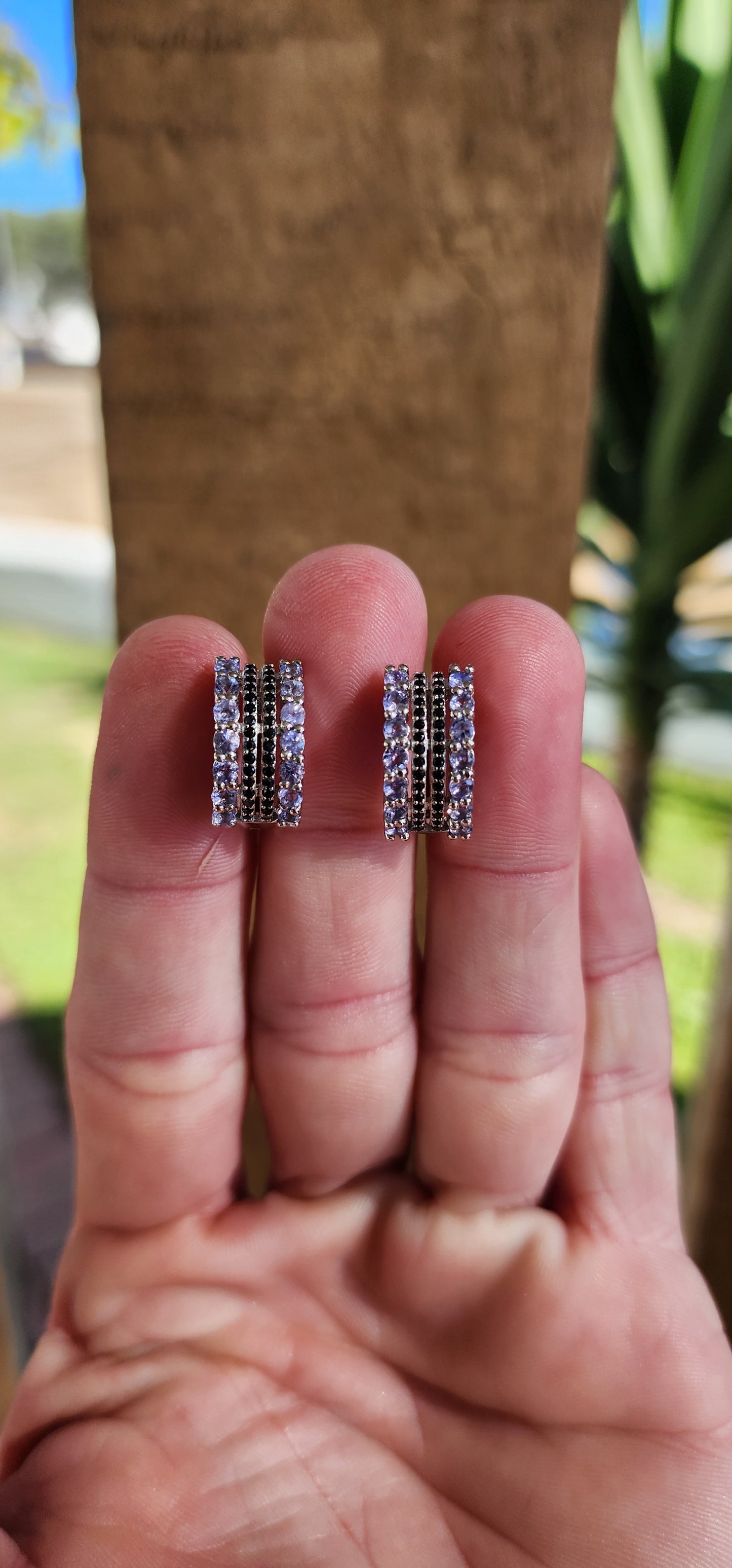 Marvelous Sterling Silver, Natural Tanzanite and Black Spinel Gemstones matching set consisting out of ring , push-in hoop earrings with safety clips and pendant on rope chain.