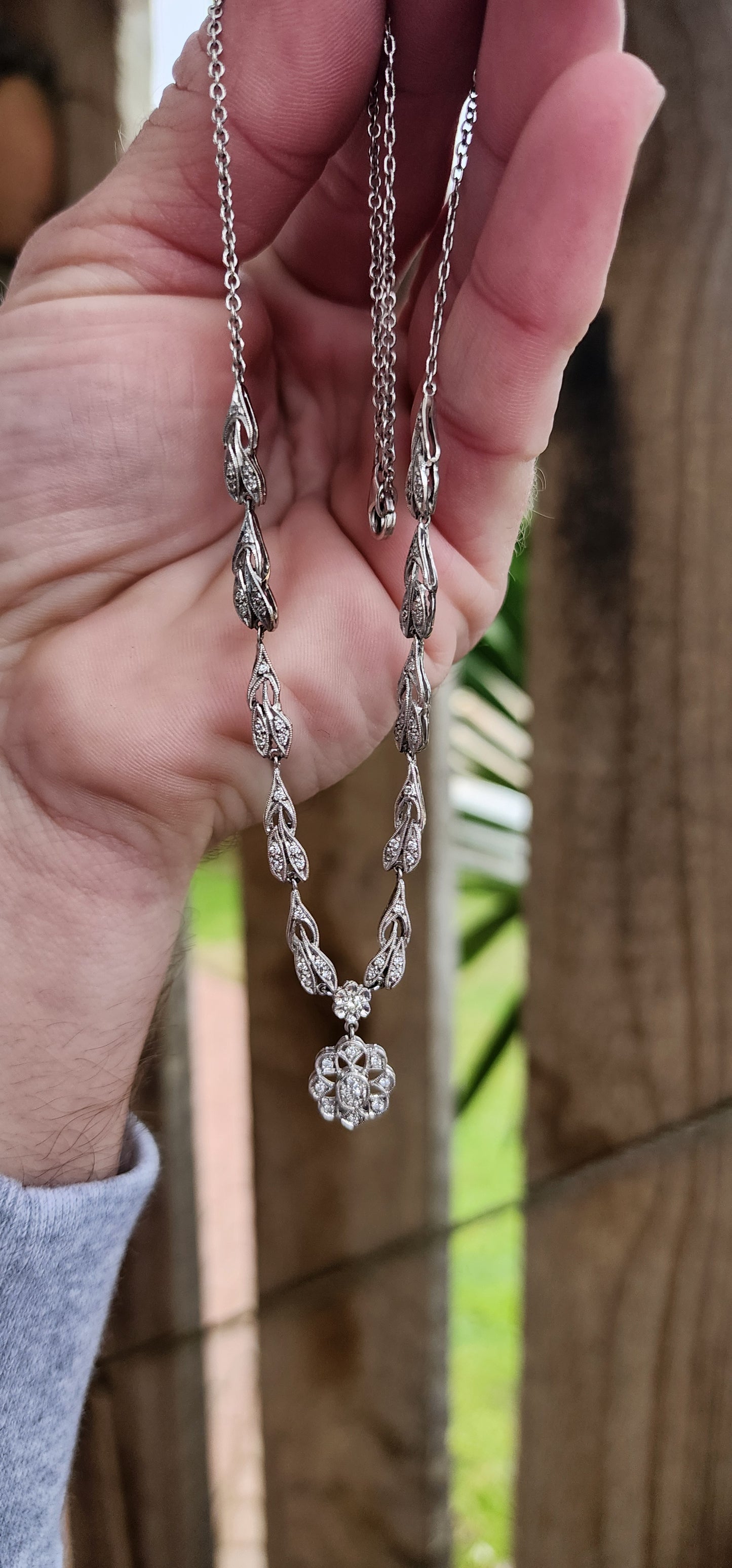 Beautiful and elegant 18ct White Gold and Diamonds Edwardian/Deco Style V-shaped Floral necklace is simple in design but so breathtakingly gorgeous !