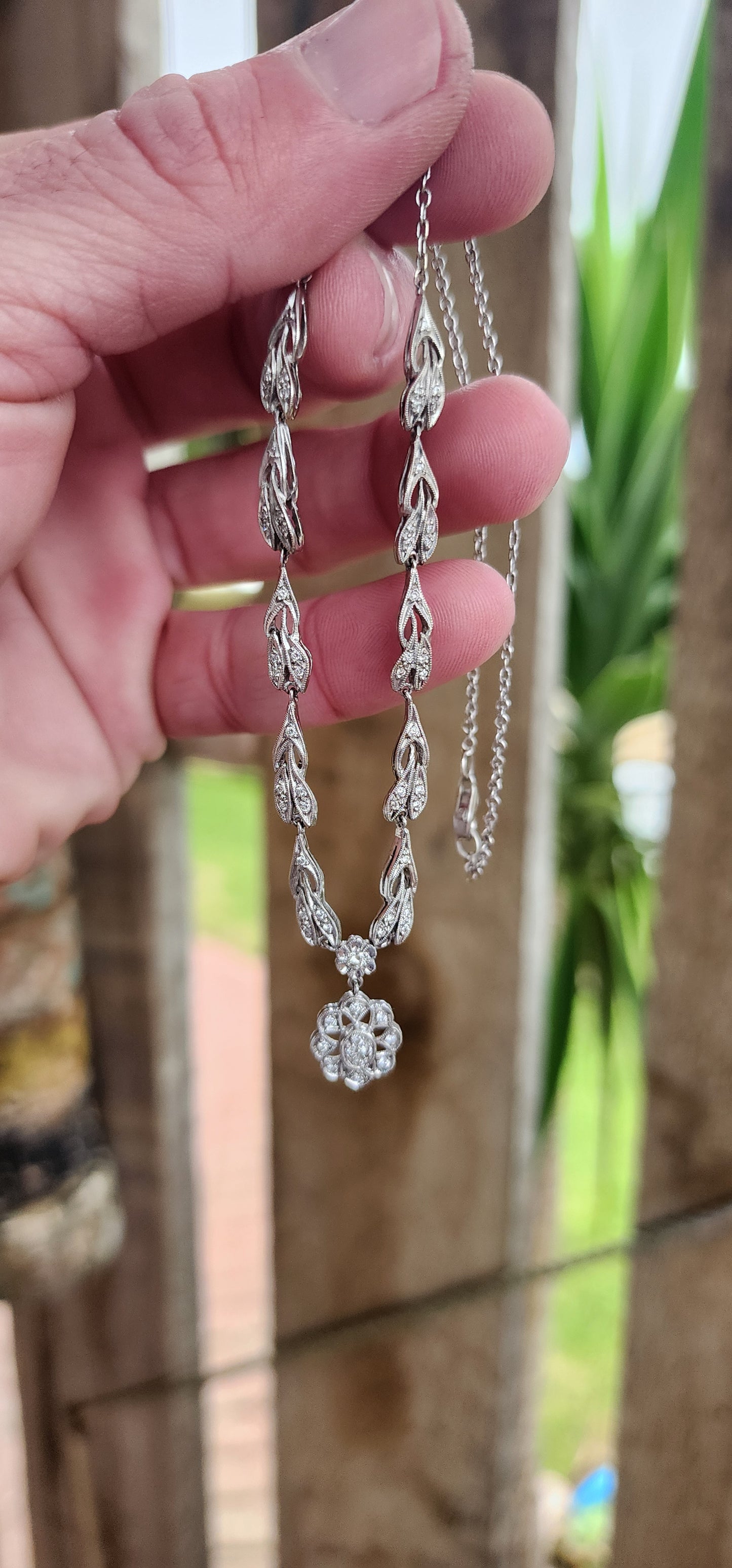 Beautiful and elegant 18ct White Gold and Diamonds Edwardian/Deco Style V-shaped Floral necklace is simple in design but so breathtakingly gorgeous !