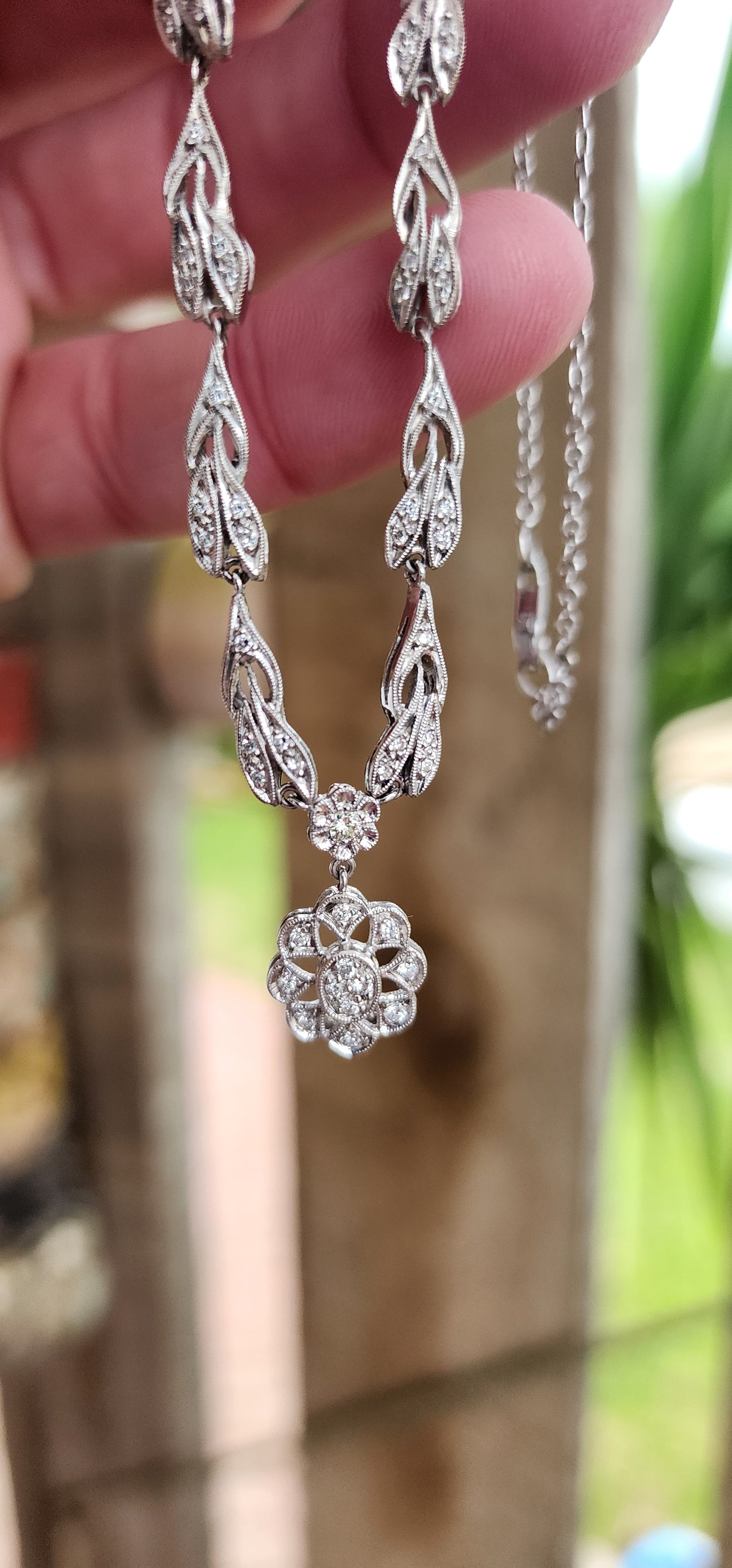 Beautiful and elegant 18ct White Gold and Diamonds Edwardian/Deco Style V-shaped Floral necklace is simple in design but so breathtakingly gorgeous !