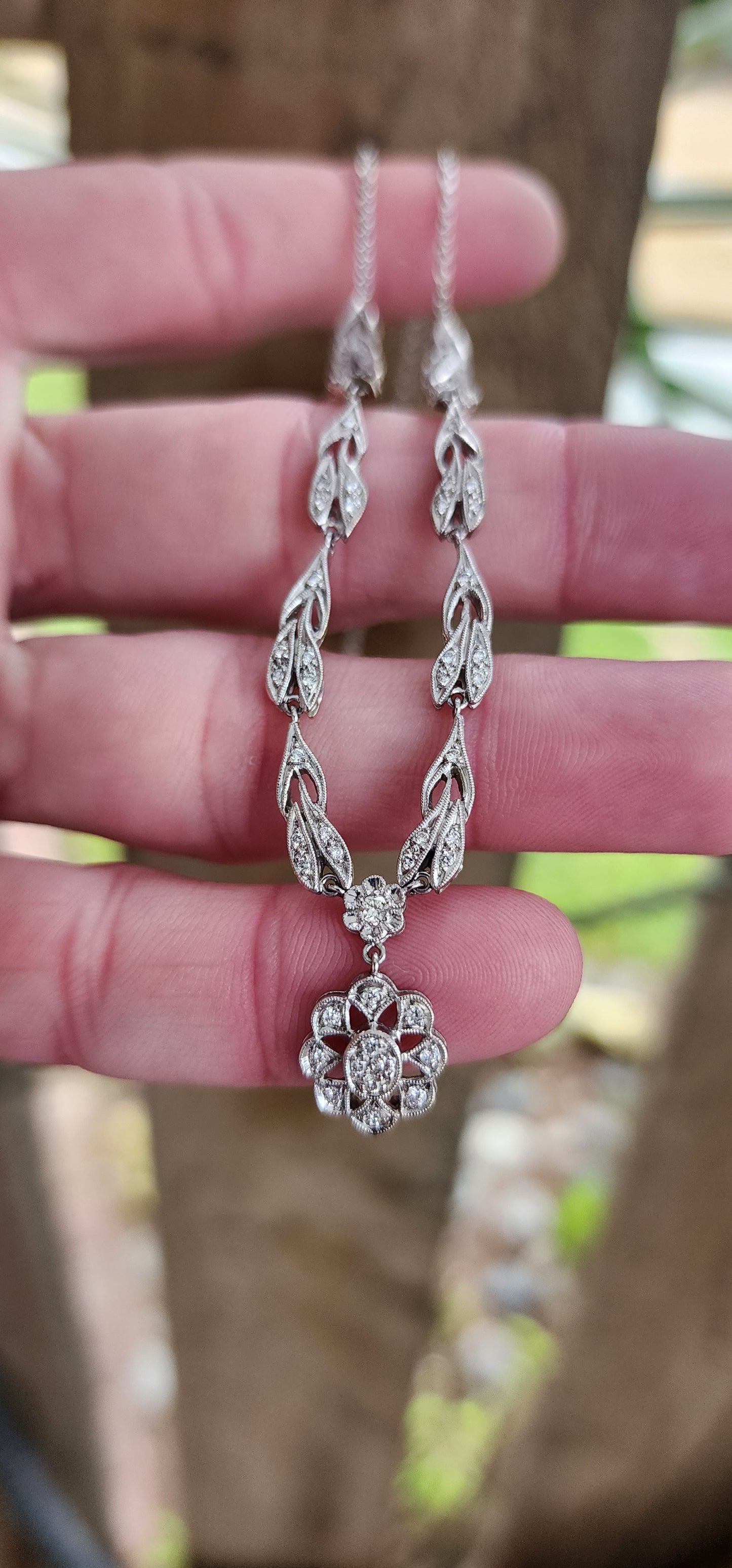 Beautiful and elegant 18ct White Gold and Diamonds Edwardian/Deco Style V-shaped Floral necklace is simple in design but so breathtakingly gorgeous !