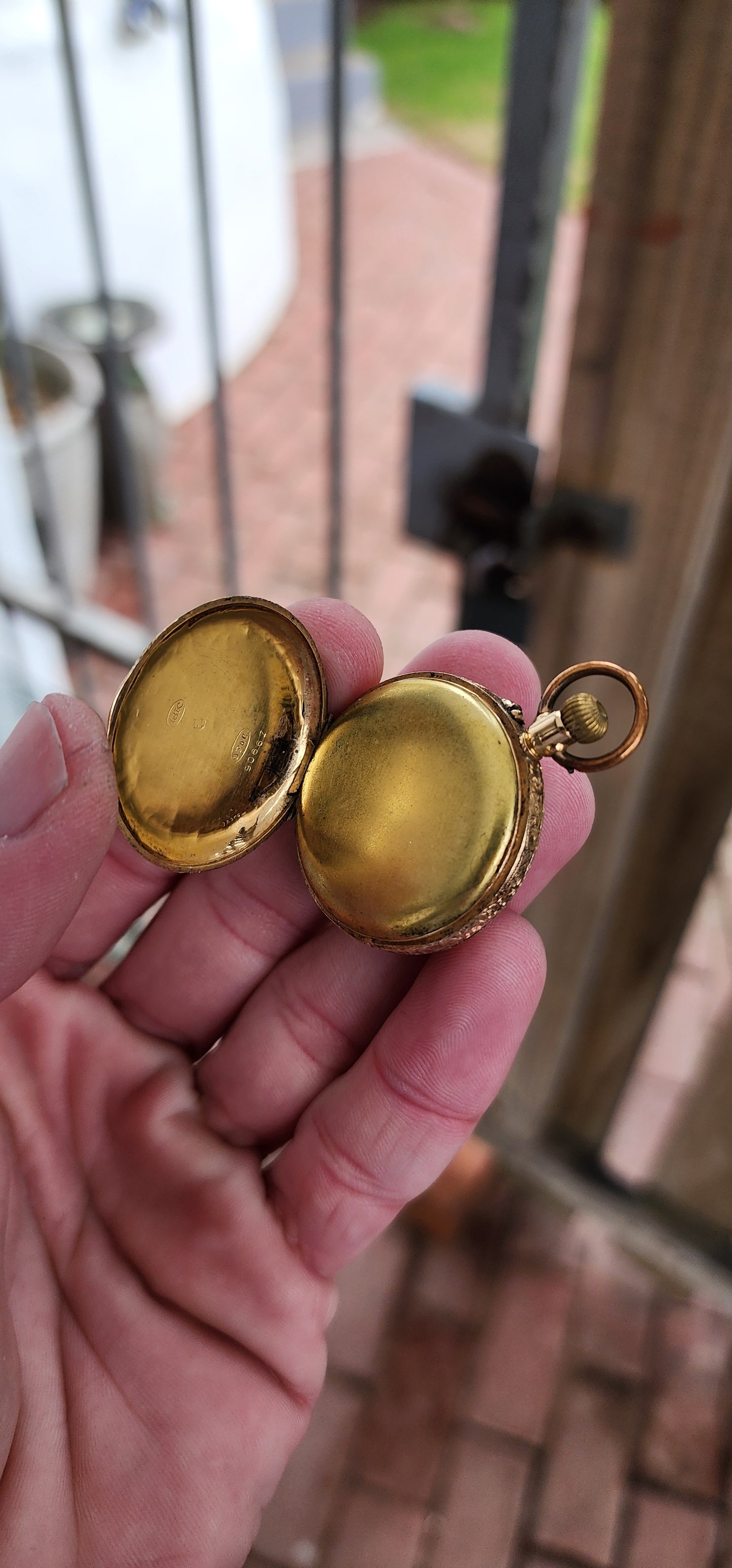 A very Elegant Antique late 19th century Ladies 18ct Yellow Gold open face wind up pocket / fob watch.