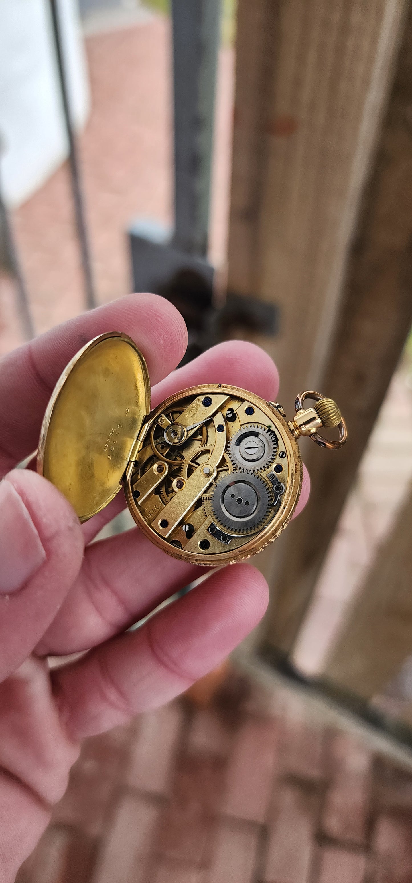 A very Elegant Antique late 19th century Ladies 18ct Yellow Gold open face wind up pocket / fob watch.