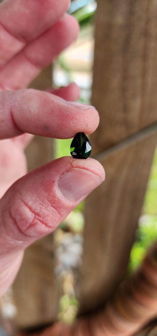 Natural 1.5ct Pear Brilliant Cut Chrome Tourmaline Gemstone.