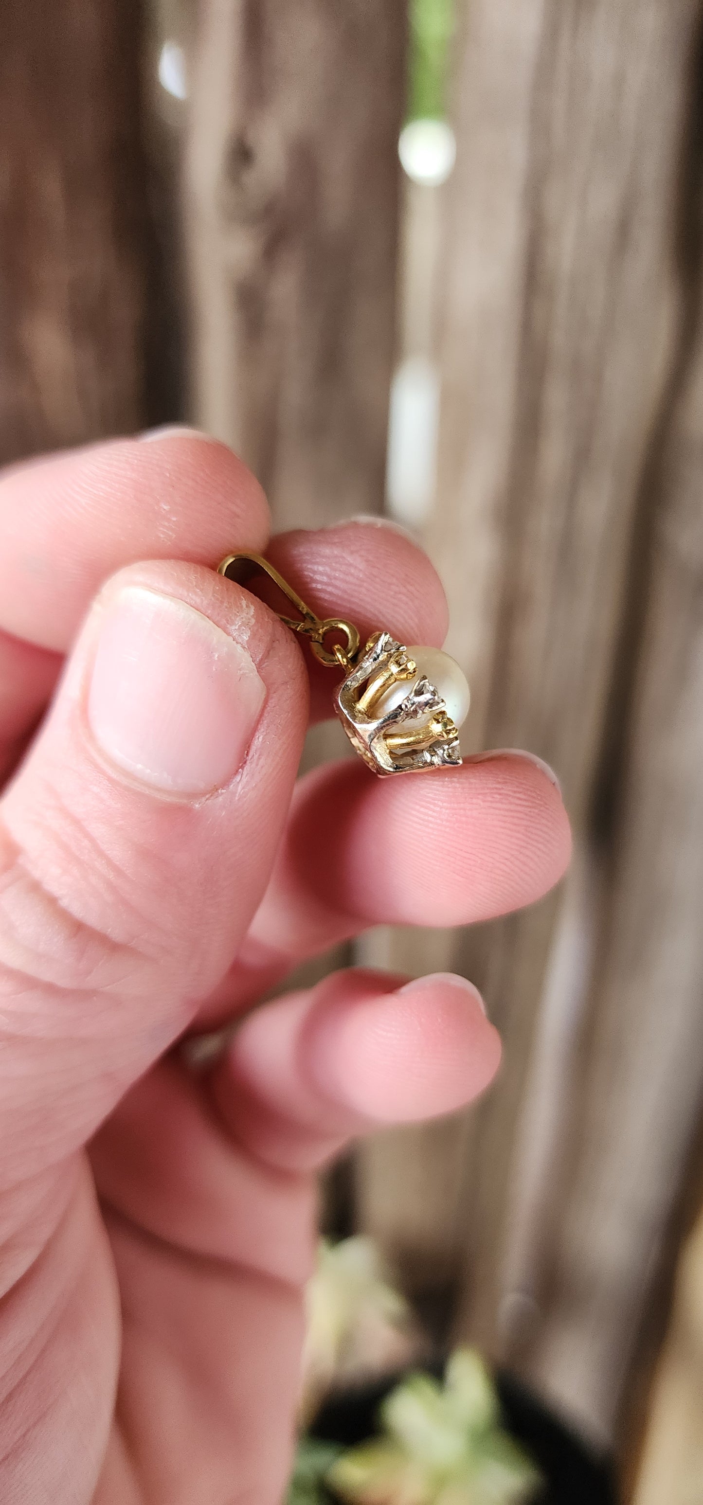 Vintage Estate 18ct Yellow/White Gold, Marine Cultured Pearl and small Diamonds Snowflake pendant.The lustrous Round Pearl framed in a Halo of small sparkly Diamonds in the form of a Snowflake.Such a elegant and classical piece.