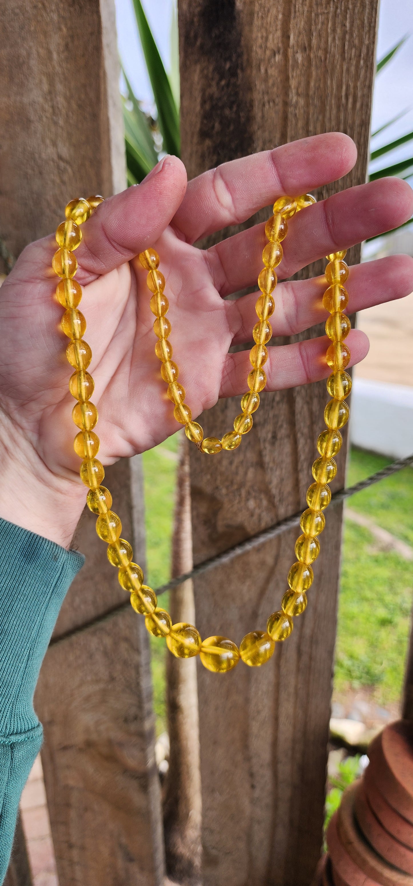 Vintage Art Deco circa 1930's Czech Yellow Uranium Vaseline Glass beaded necklace.
This stunning necklace is made from a string of graduating Yellow Uranium glass beads in Oval shapes.