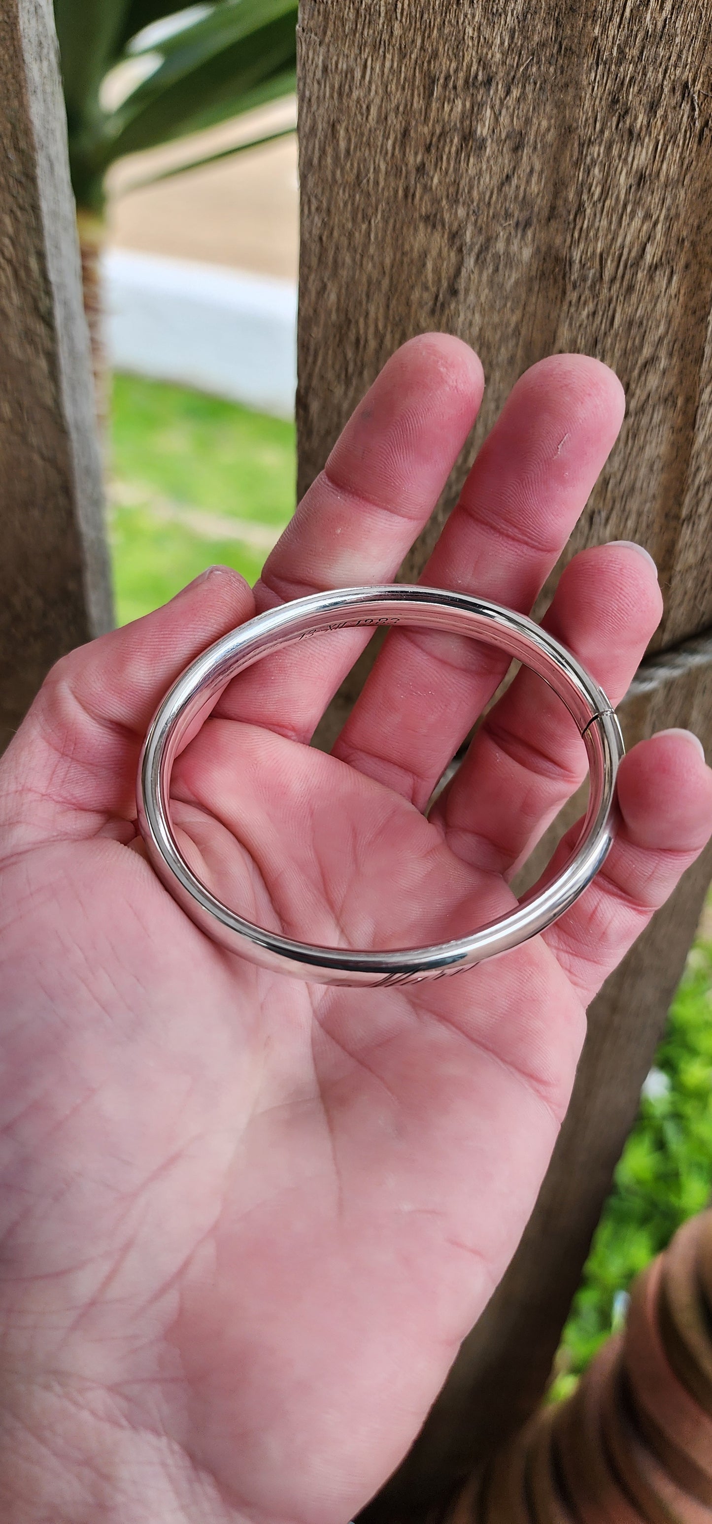 Vintage hollow Sterling Silver D-Shaped bangle - The name "Mary" engraved on the front and date "1983" on the inside.This bangle is perfect for stacking with some of your other bracelets/bangles.