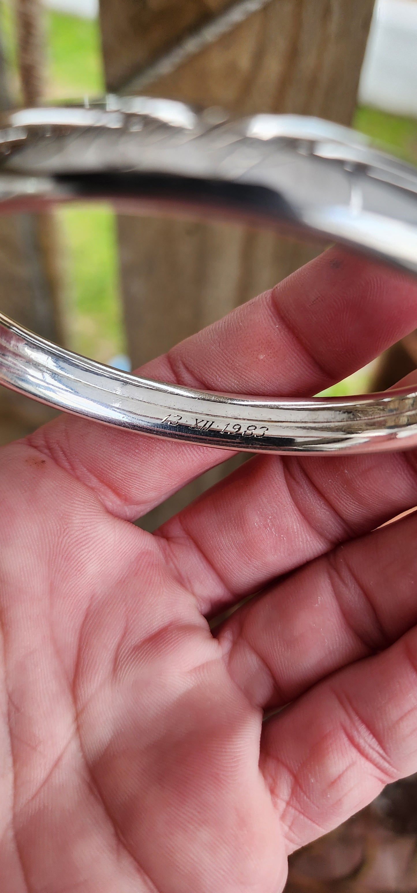 Vintage hollow Sterling Silver D-Shaped bangle - The name "Mary" engraved on the front and date "1983" on the inside.This bangle is perfect for stacking with some of your other bracelets/bangles.