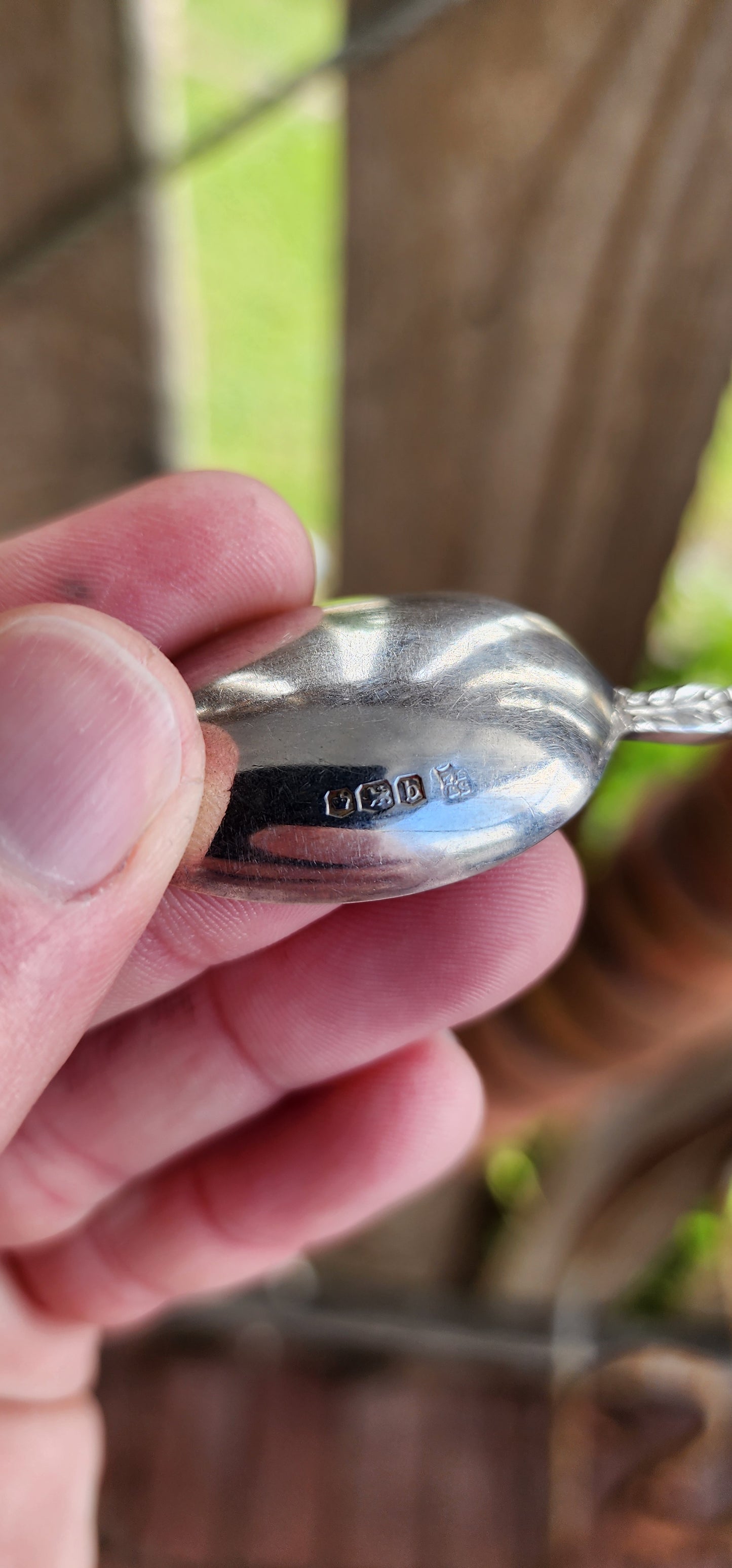 Most beautiful lot of 6 Antique Hallmarked Silver Apsotle teaspoons.
Made by the very well known firm - Thomas Bradbury & Sons in Sheffield circa 1919 and Hallmarled accordingly.