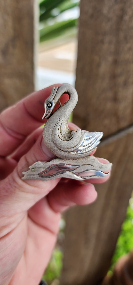 Majestical! Italian made Hallmarked Silver Novelty brooch in the shape of a Swan on water - Designed in a Modernist style with brushed and smooth sections.
Imported to London circa 1900 and Hallmarked accordingly.