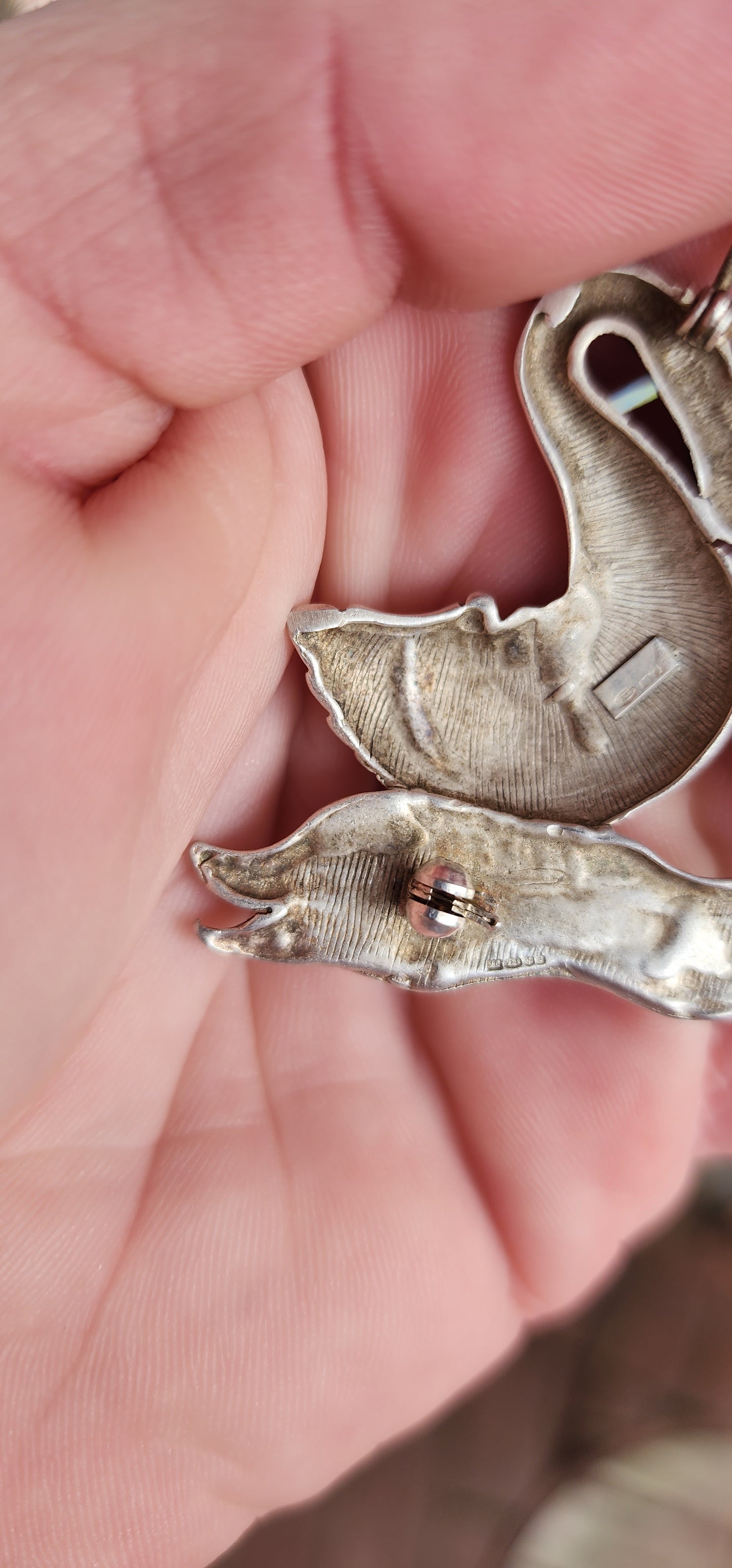 Majestical! Italian made Hallmarked Silver Novelty brooch in the shape of a Swan on water - Designed in a Modernist style with brushed and smooth sections.
Imported to London circa 1900 and Hallmarked accordingly.