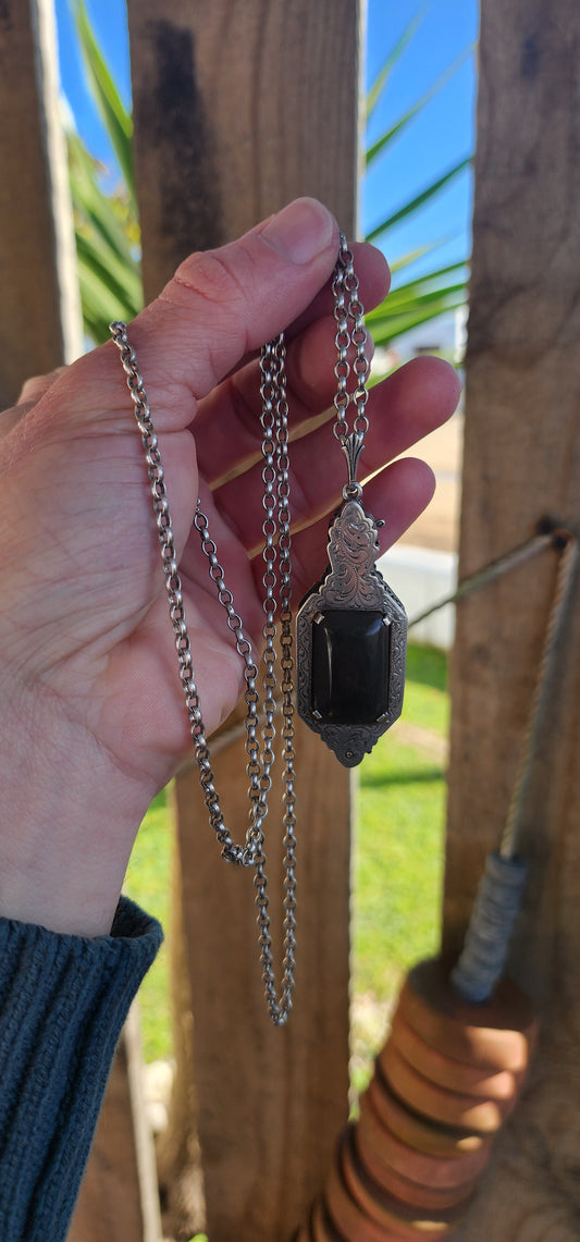 Wonderful and sought after German Art Deco era 1920/30's Sterling Silver and Tortoiseshell Lorgnette "folding spectacles" pendant.
The Lorgentte pendant ornately hand engraved on both sides and prong set with a Rectangular shaped Toirtoiseshell Cabochon.