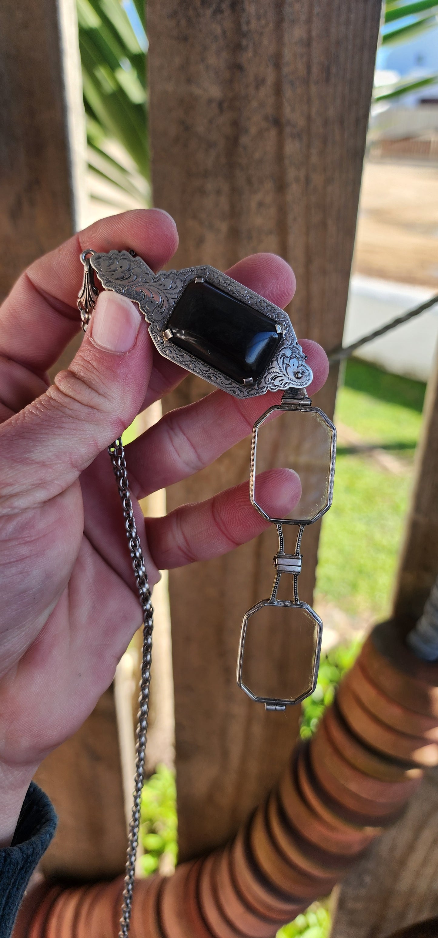 Wonderful and sought after German Art Deco era 1920/30's Sterling Silver and Tortoiseshell Lorgnette "folding spectacles" pendant.
The Lorgentte pendant ornately hand engraved on both sides and prong set with a Rectangular shaped Toirtoiseshell Cabochon.