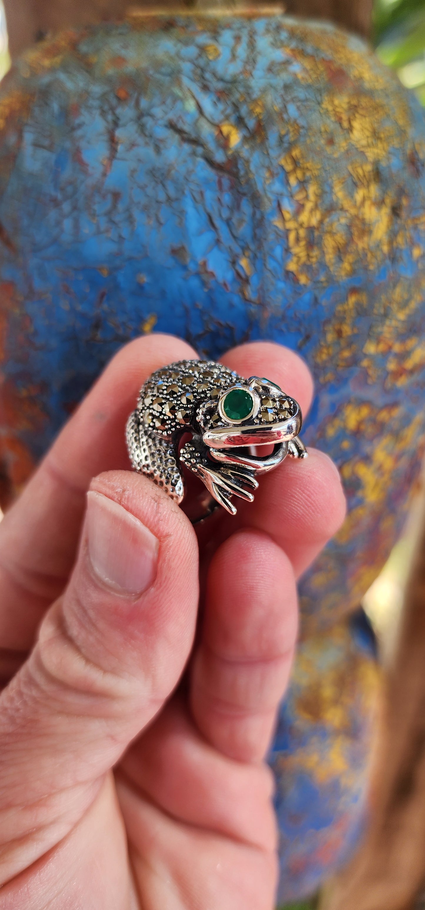 HE WILL TURN INTO A PRINCE ....IF YOU KISS HIM
This chunky Sterling Silver Novelty Frog Ring is a beautiful and playful piece of jewellery that is perfect for those who appreciate unique and whimsical designs.