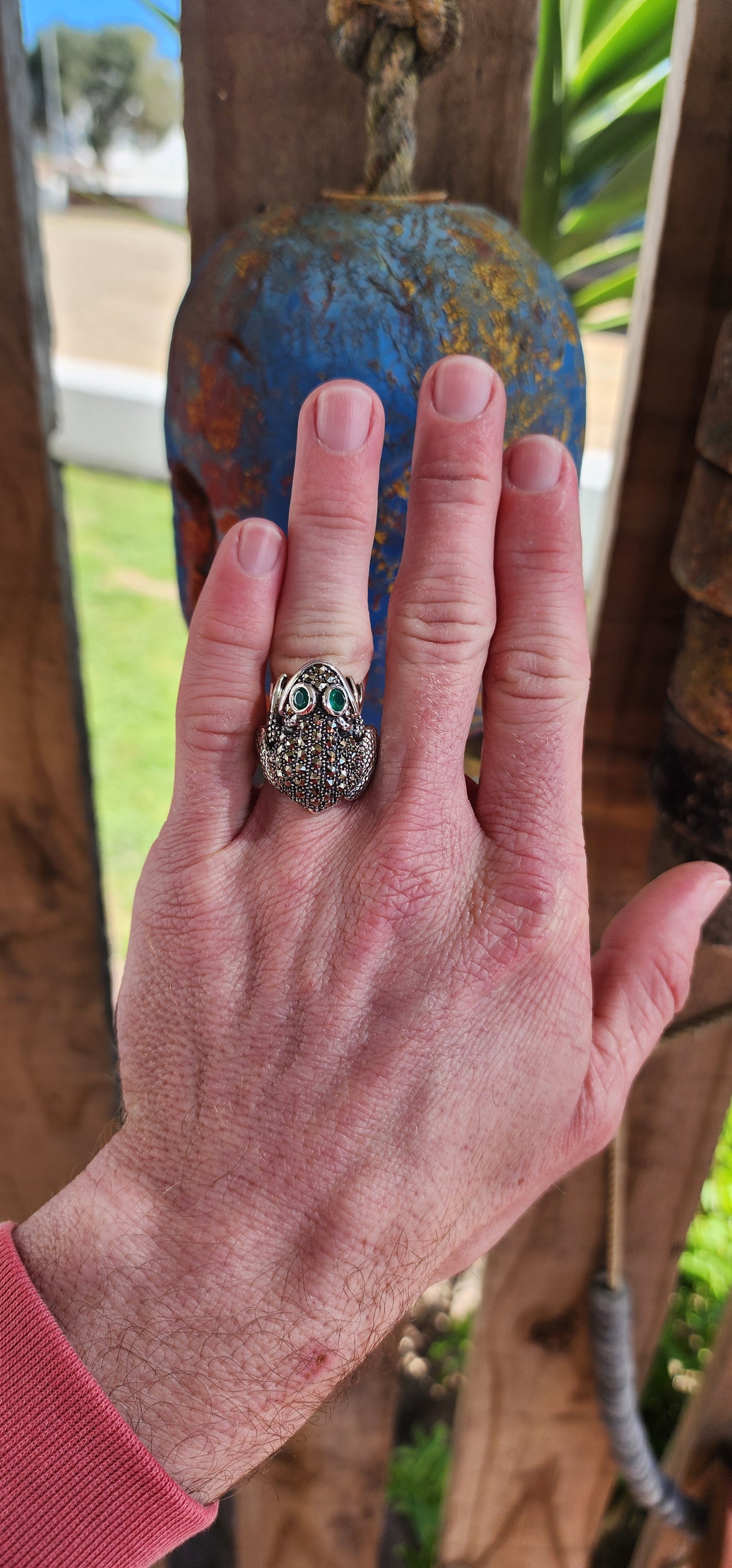 HE WILL TURN INTO A PRINCE ....IF YOU KISS HIM
This chunky Sterling Silver Novelty Frog Ring is a beautiful and playful piece of jewellery that is perfect for those who appreciate unique and whimsical designs.