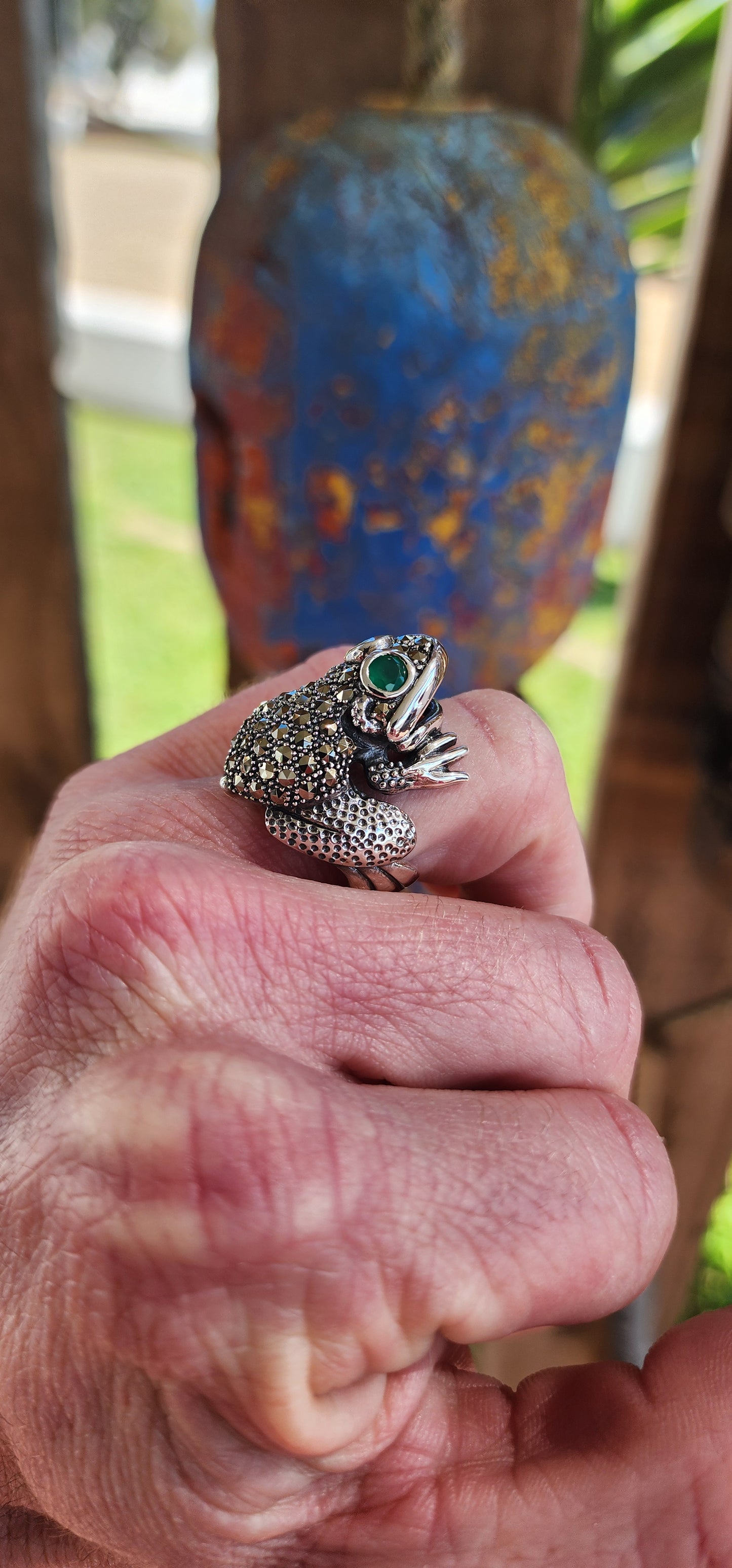 HE WILL TURN INTO A PRINCE ....IF YOU KISS HIM
This chunky Sterling Silver Novelty Frog Ring is a beautiful and playful piece of jewellery that is perfect for those who appreciate unique and whimsical designs.