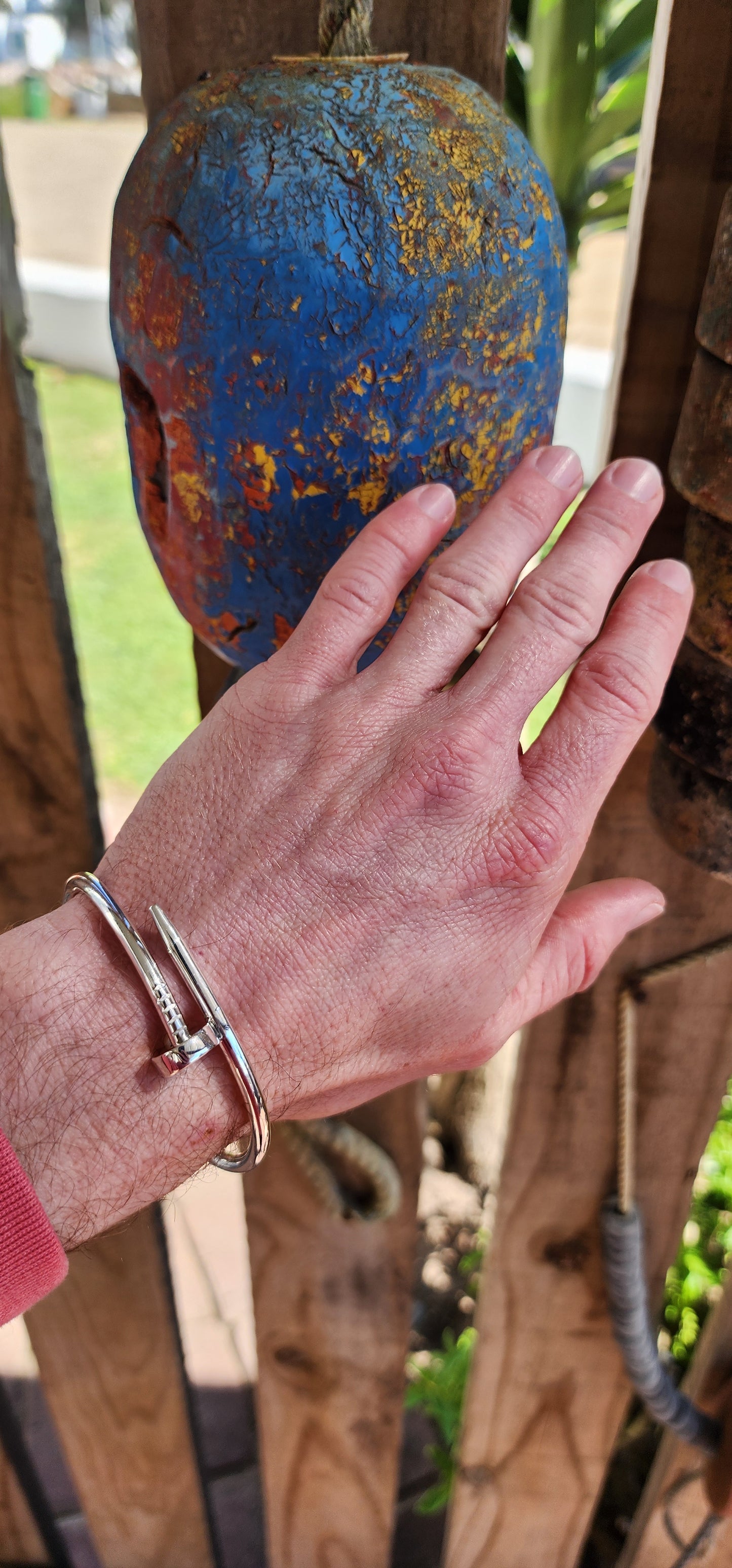 Fabulous Solid Sterling Silver nail clip-bangle.
This stunning nail bangle is truly mesmerizing.Perfectly unisex and ready to highlight any hand wearing it.