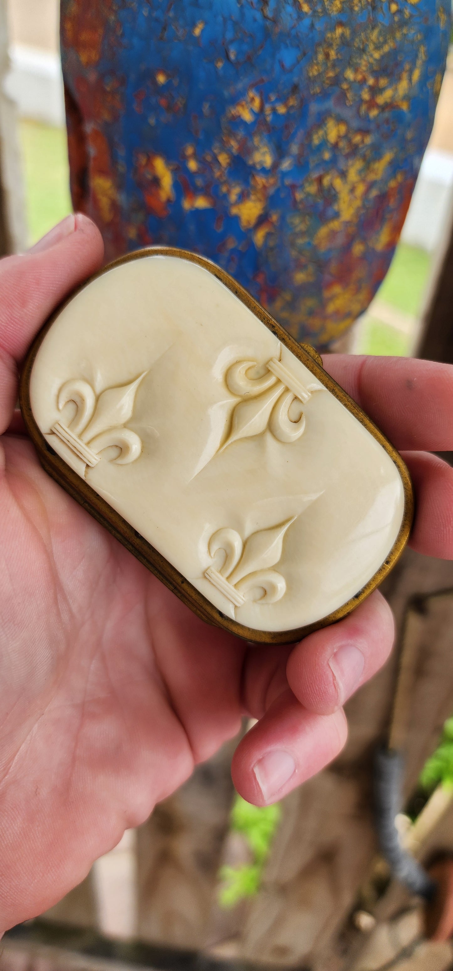 Antique French carved pre-ban Ivory and Brass coin purse from the Victorian era,late 19th Century.The Brass frame holds an accordion-style divided interior, adorned with Fleur de lis carvings on pre-ban Ivory panels.