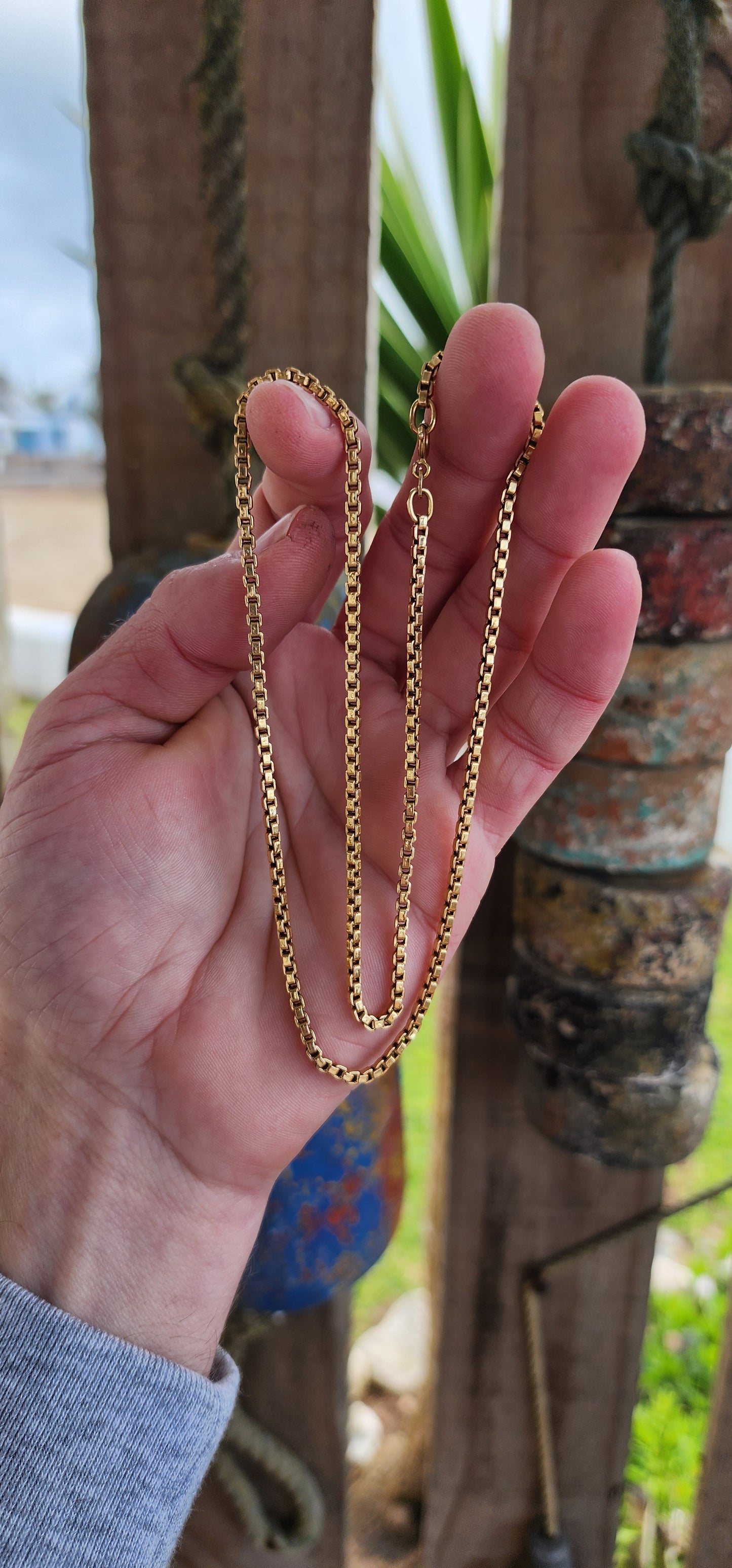 Vintage Italian 18ct Yellow Gold extra length Box link chain necklace.Solid with a generous weight.A much have !! Perfect for layering or wearing alone.