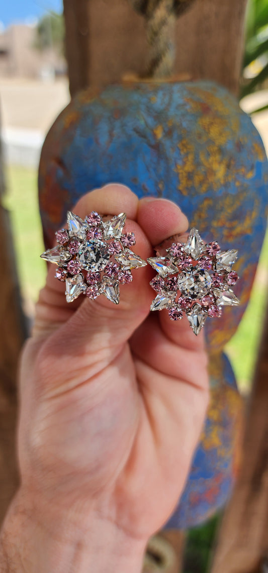 These are extremely pretty ! Vintage pair of Silvertone floral/star shaped Costume clip-on earrings.The earrings flaunting sparkly Austrian Crystal Rhinestones in Pink and Clear , all prong set.