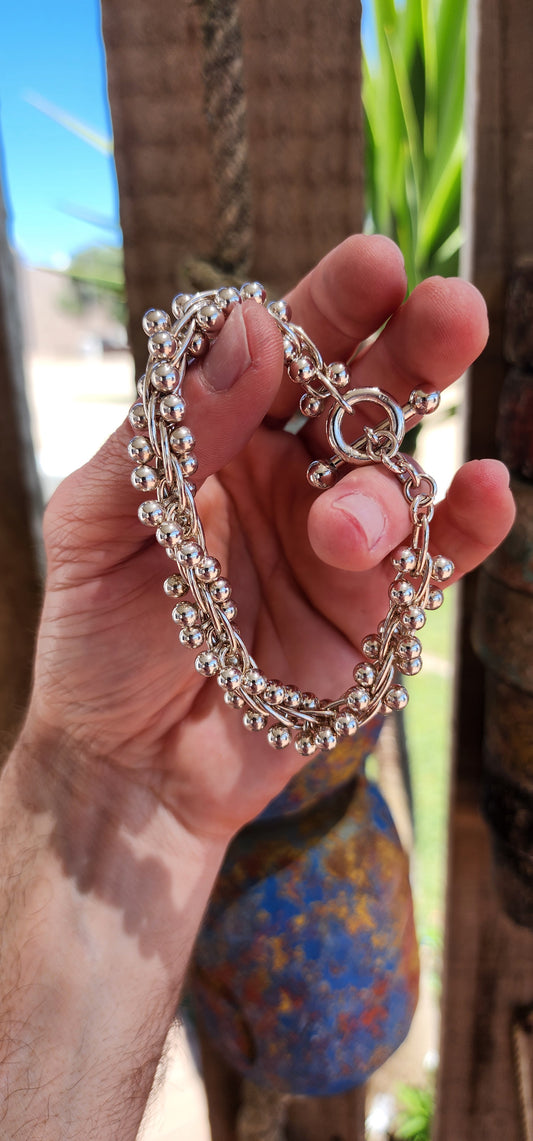 Chunky/weighty and unusual Sterling Silver "DNA" bead/ball bracelet with toggle clasp.
This attractive bracelet features double ended Sphere links that closely resembles DNA strands called Helix cloning strands...Hence the "DNA" name.