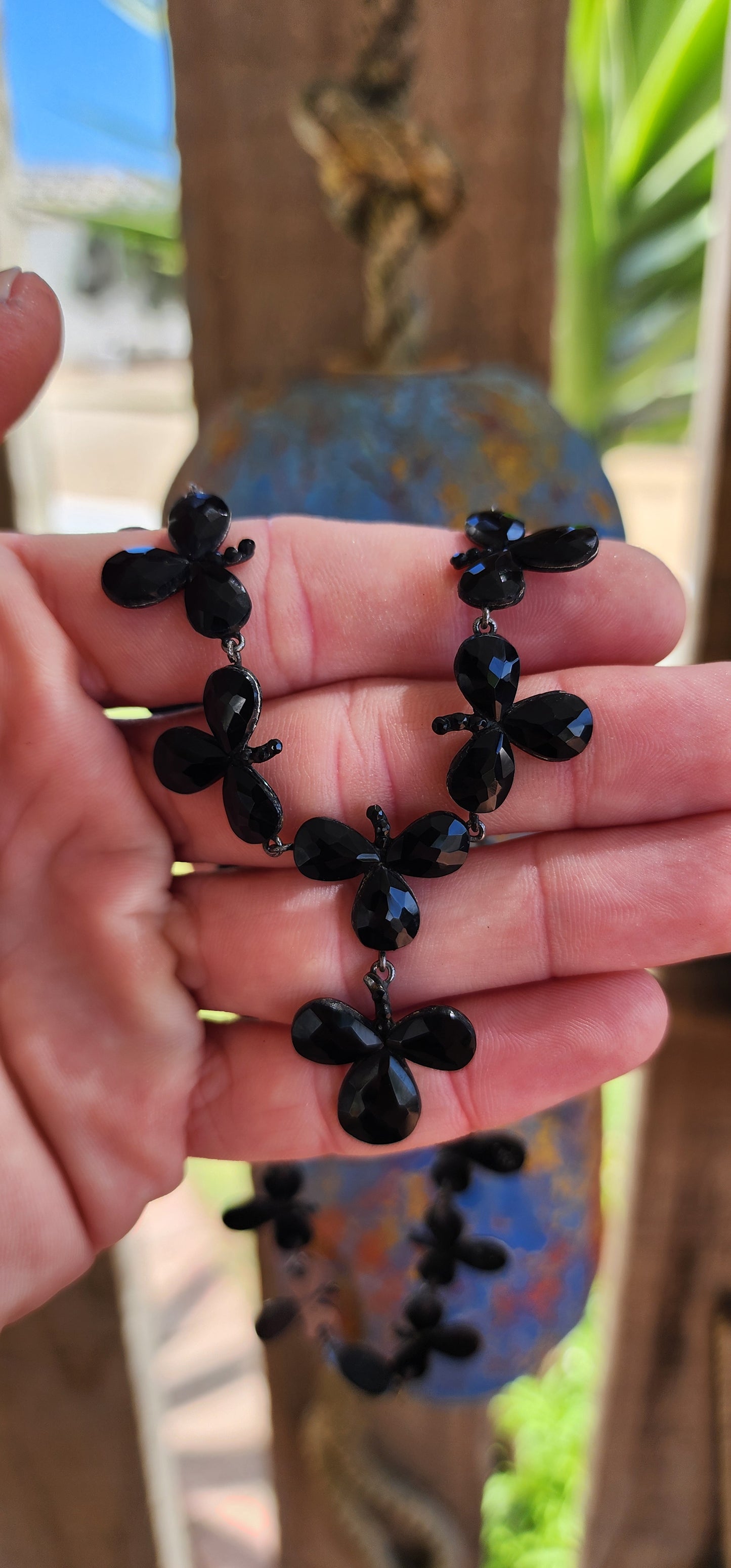 Antique Victorian circa 1880's French Jet trefoil Riviere style necklace with pendant.
This necklace is an exquisite example of Victorian mourning jewelry, specifically from the 1880s.