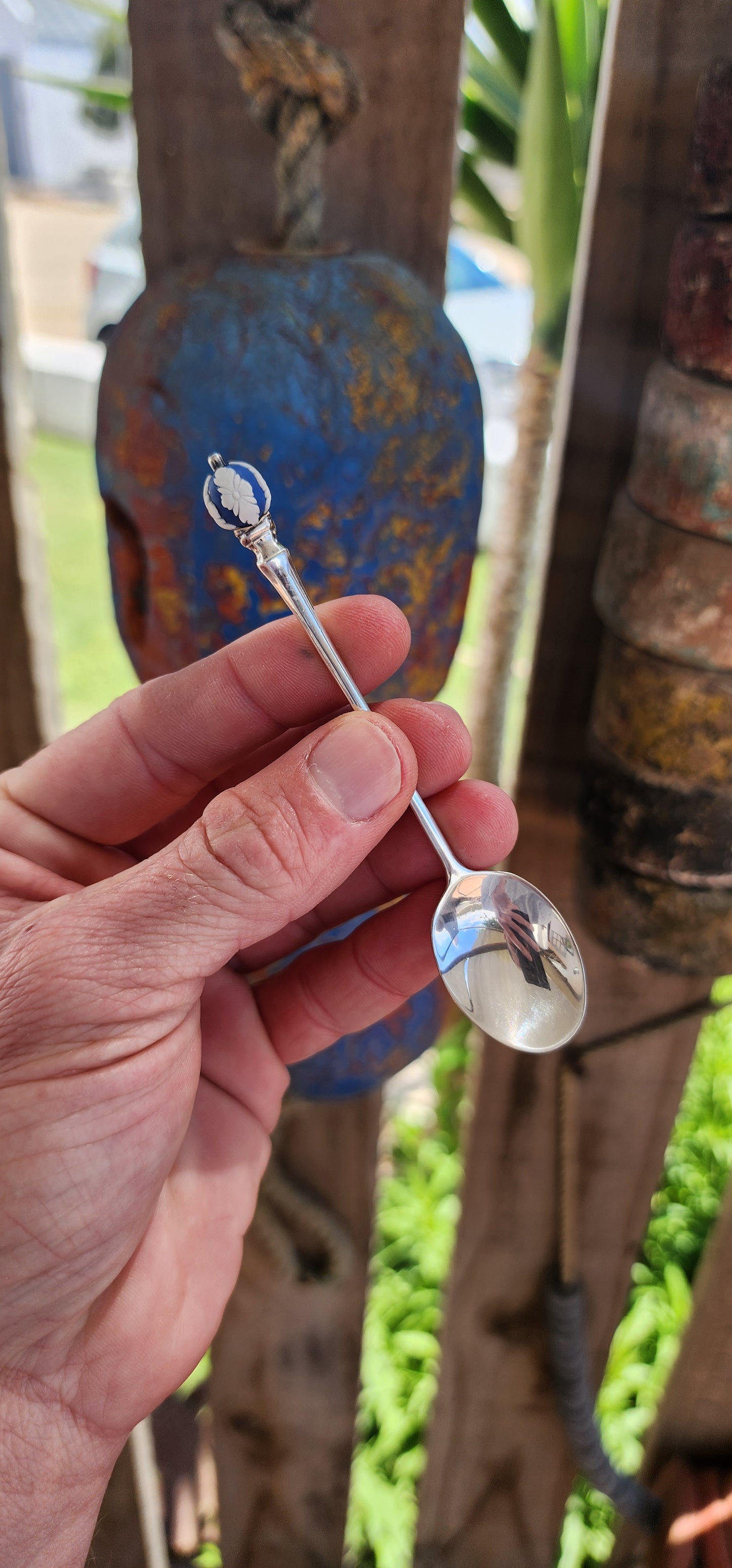 Wedgwood hallmarked sterling silver and jasperware demitasse spoon, made in Birmingham circa 1983. It features a polished silver finish and an elegant design.