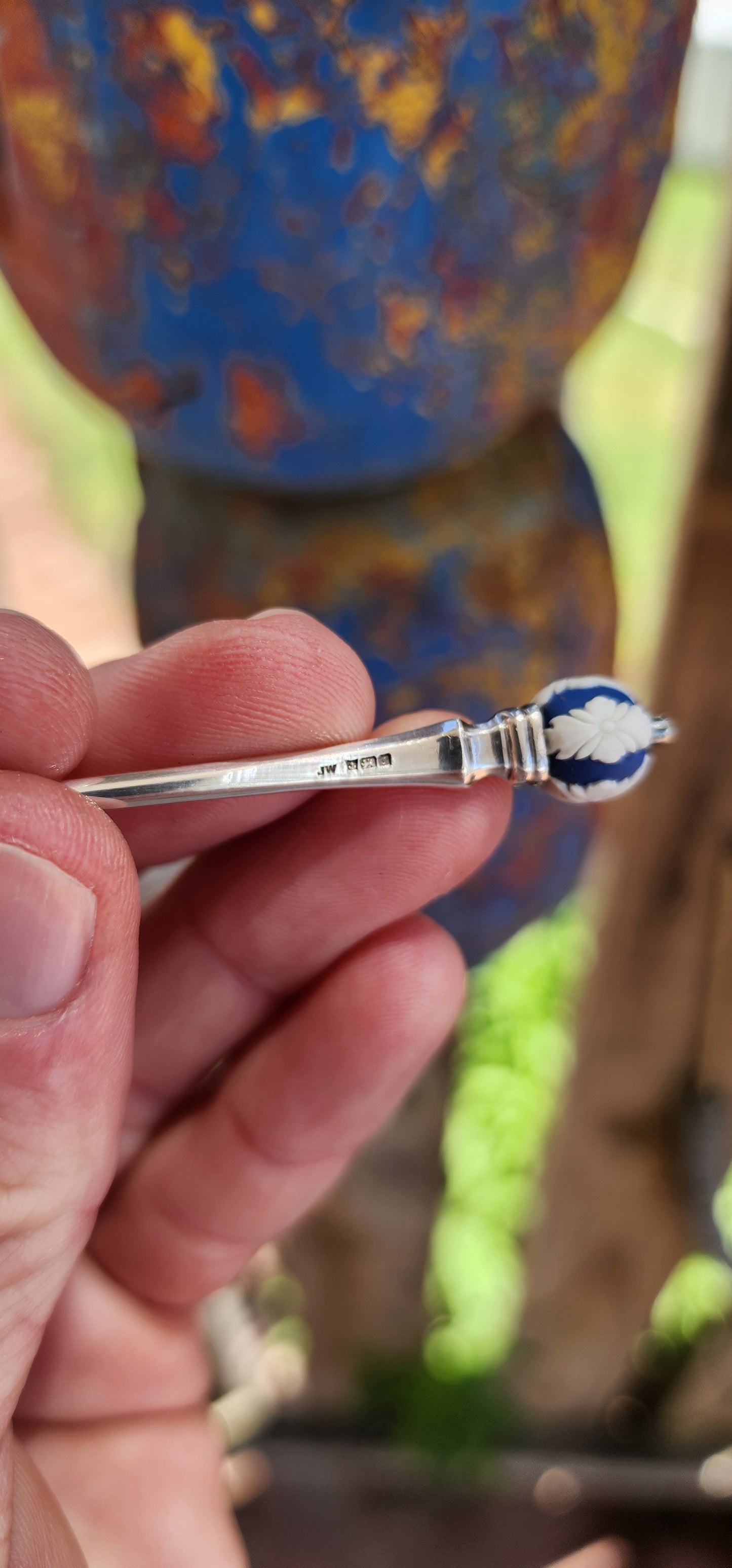 Wedgwood hallmarked sterling silver and jasperware demitasse spoon, made in Birmingham circa 1983. It features a polished silver finish and an elegant design.