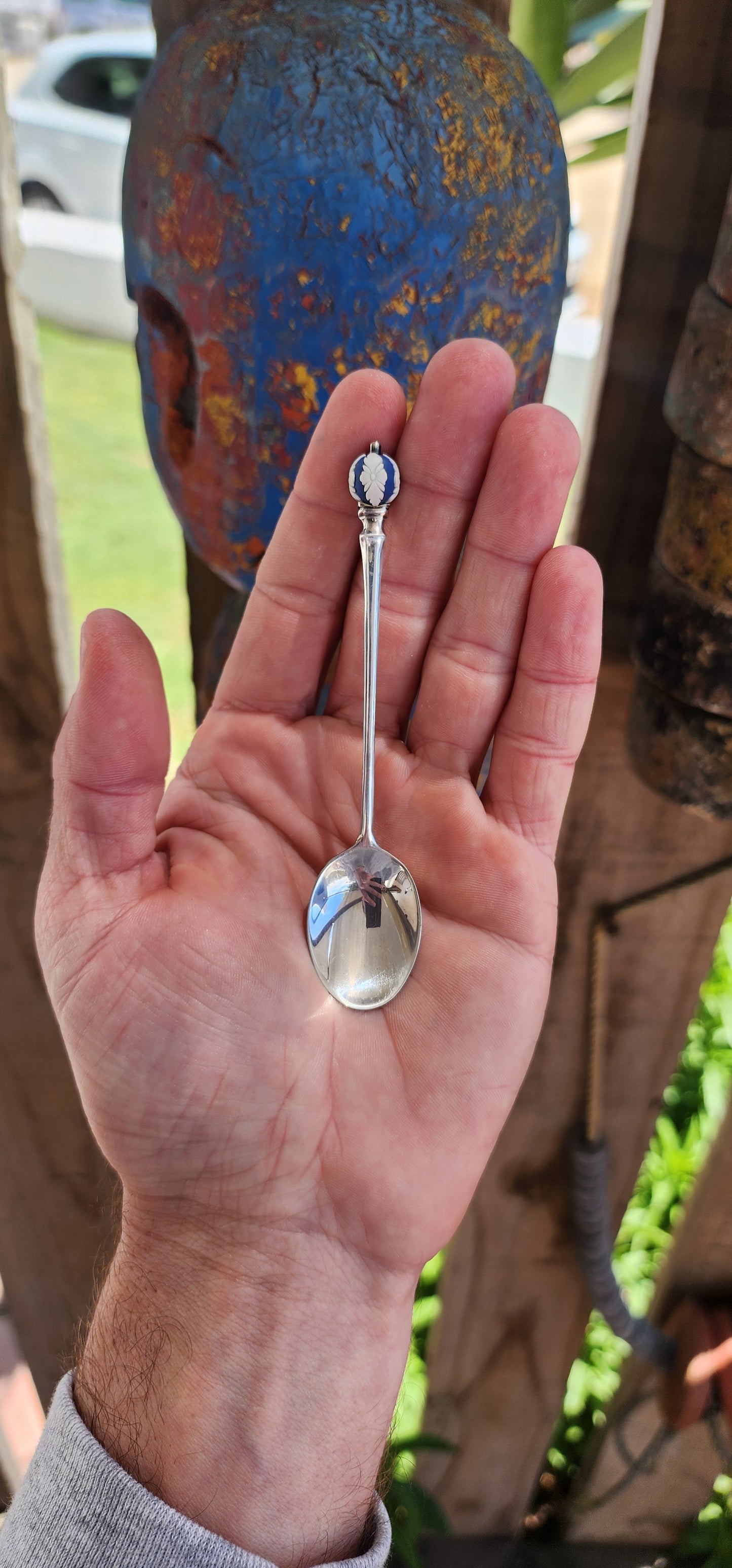 Wedgwood hallmarked sterling silver and jasperware demitasse spoon, made in Birmingham circa 1983. It features a polished silver finish and an elegant design.