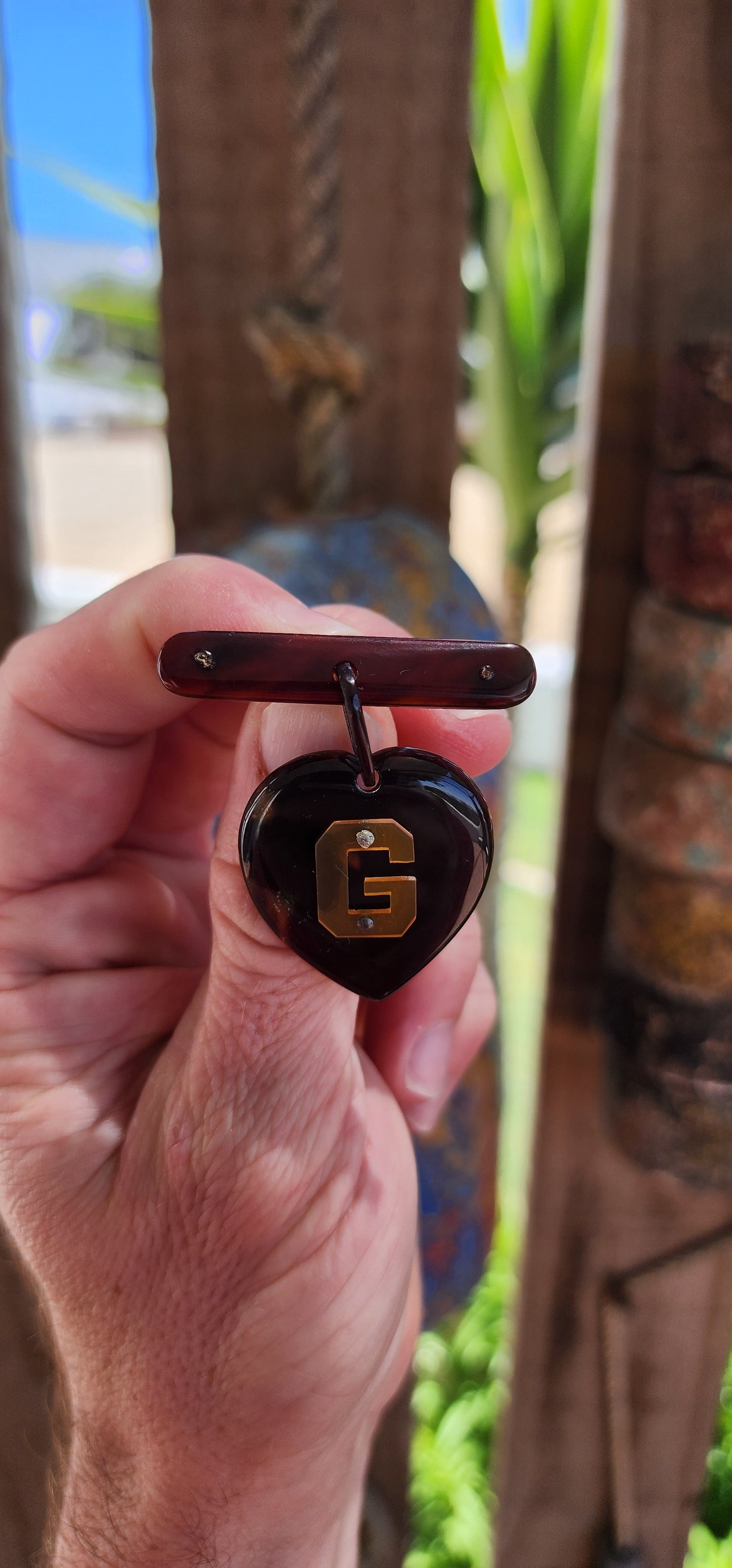 Does your name or surname begin with the letter "G" ? if yes , this brooch is for you !!!
Antique victorian era monogram brooch constructed from tortoiseshell, prized during the 19th century for its warm, mottled tones and luxurious appearance.