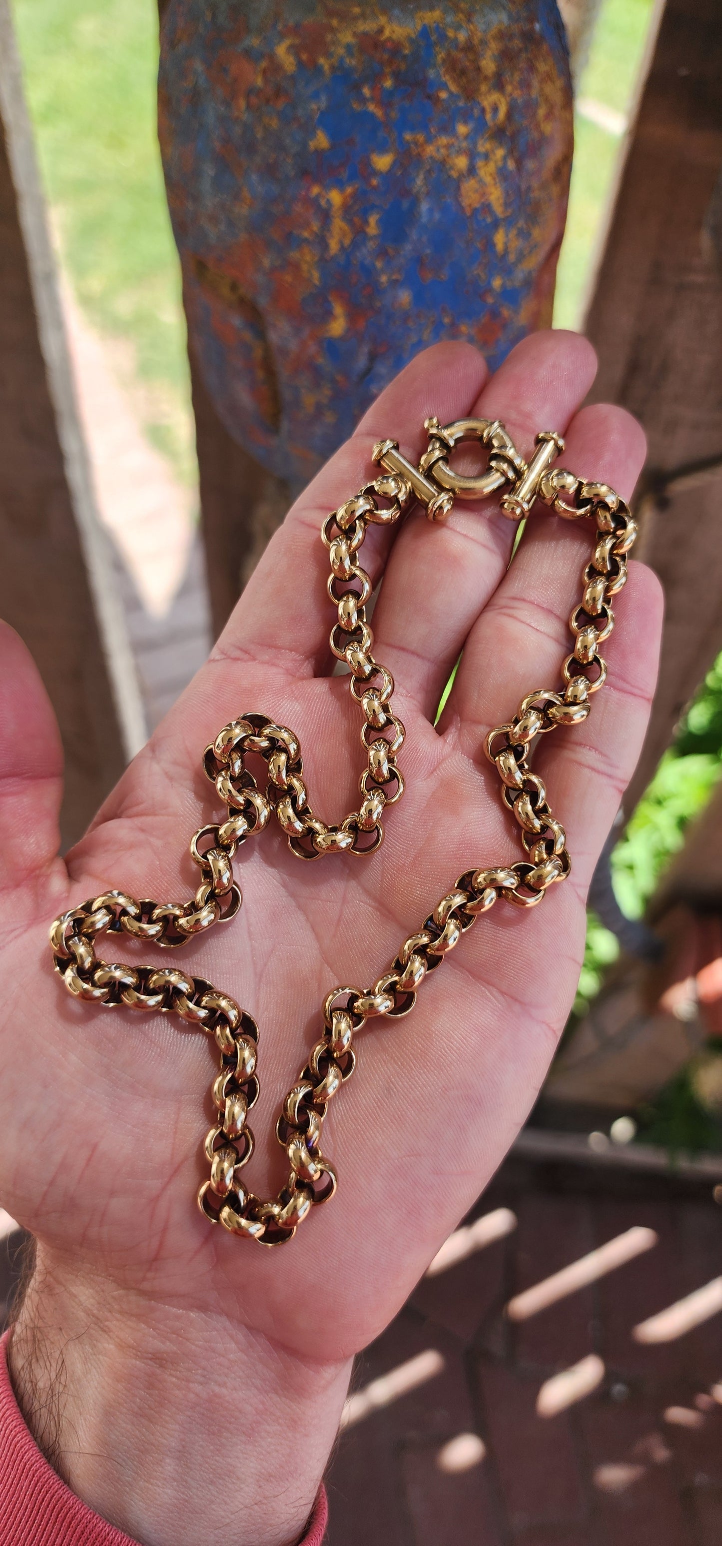 This exceptional chain is a masterful example of timeless design and superior craftsmanship. Fashioned from solid 9-carat yellow gold, it exemplifies the beauty of the classic belcher (or rolo) chain.