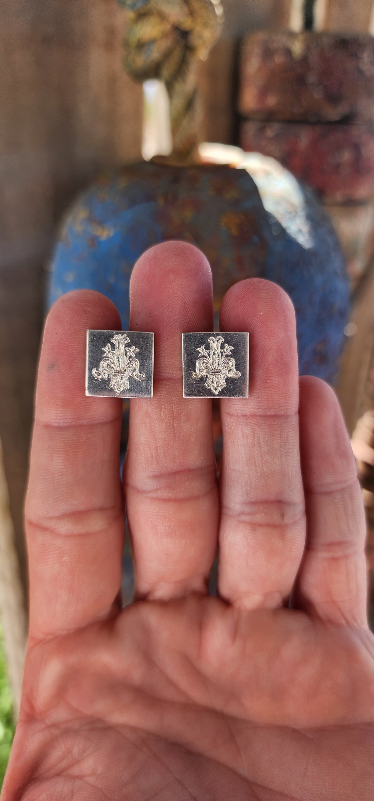 These designer Fratelli Peruzzi sterling silver cufflinks, titled "Lily Gemini," are an exquisite representation of Italian craftsmanship and timeless elegance.