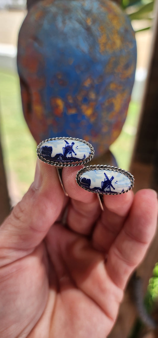 These vintage cufflinks are a remarkable example of mid-20th century craftsmanship, perfectly unisex. They are crafted from 835-grade silver and adorned with Delft porcelain cabochons.