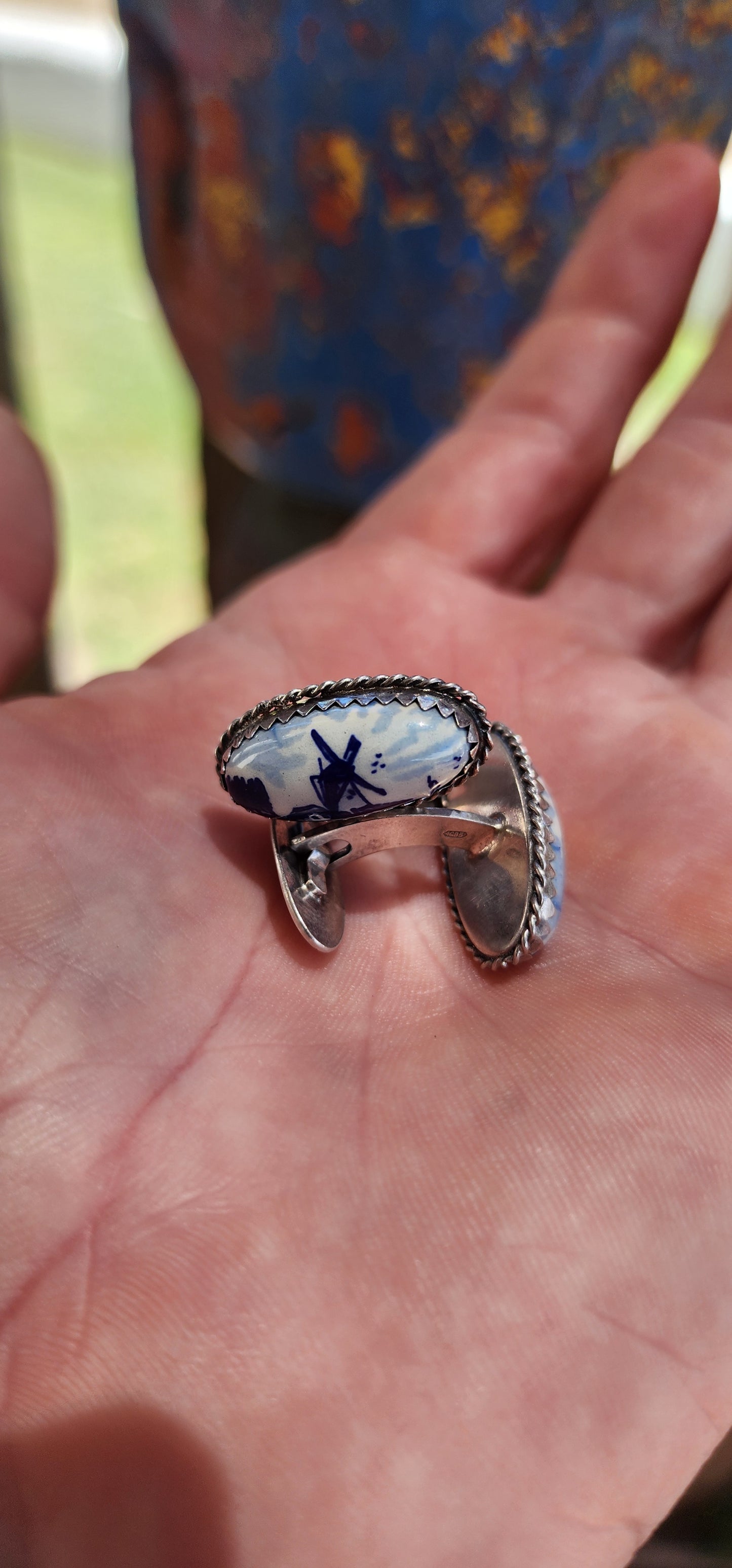 These vintage cufflinks are a remarkable example of mid-20th century craftsmanship, perfectly unisex. They are crafted from 835-grade silver and adorned with Delft porcelain cabochons.