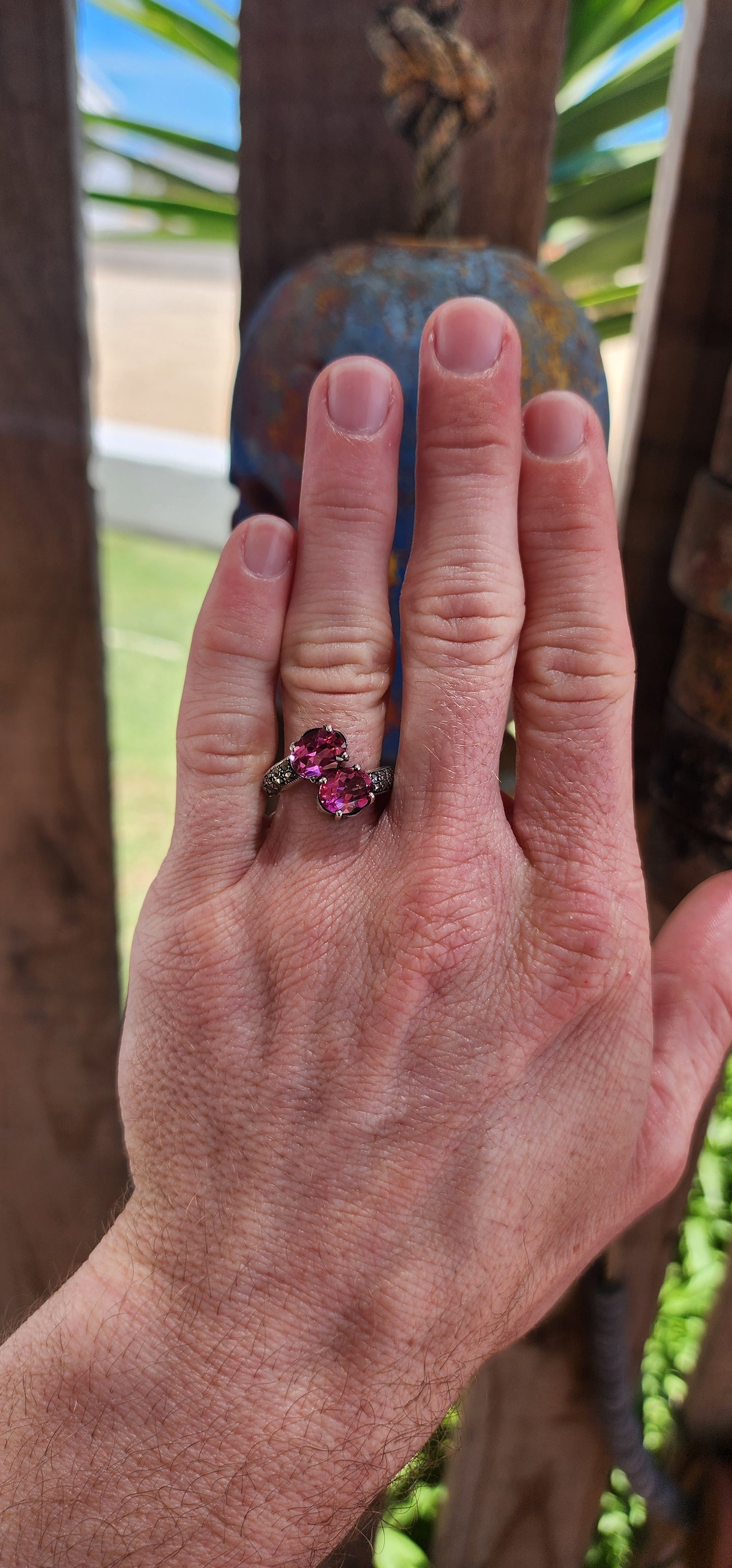 This enchanting "toi et moi" ring is a masterful creation in sterling silver, blending timeless romance with intricate detailing. The bypass design—a classic motif symbolizing the intertwining of two souls.