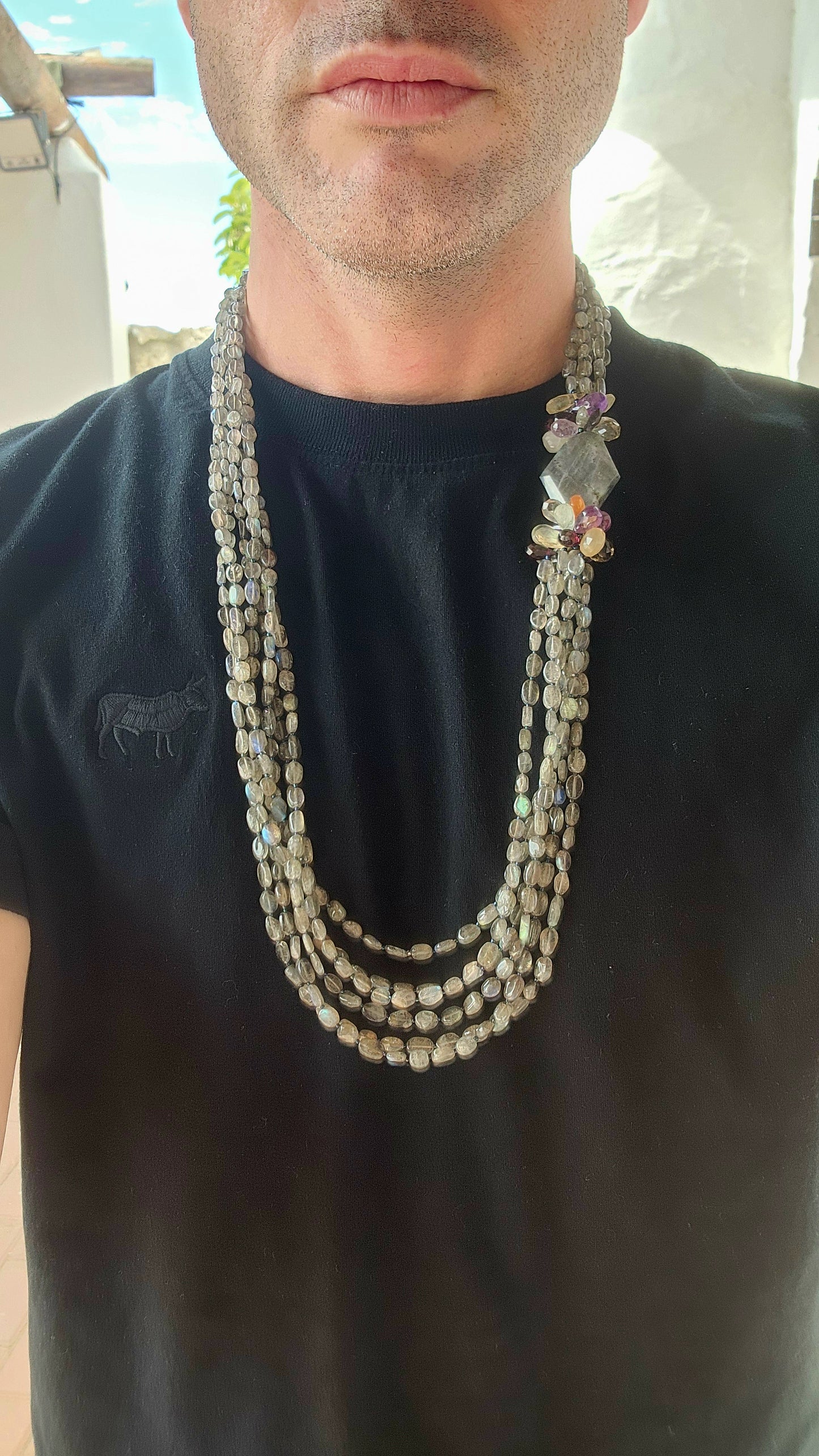 Wow !! This stunning extra length artisan-made necklace is a masterpiece that effortlessly blends the raw beauty of nature with exceptional craftsmanship.