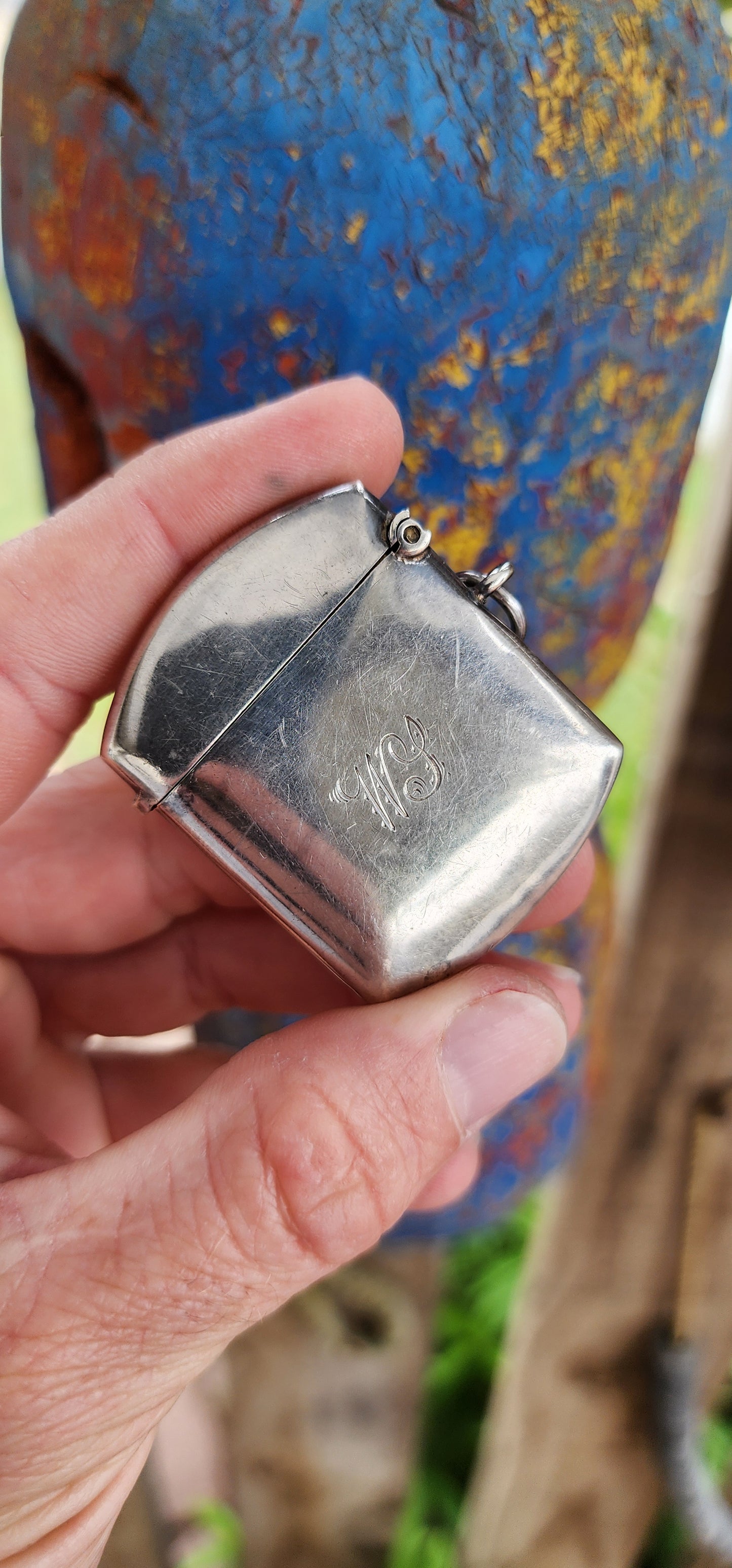 This Edwardian sterling silver vesta case, crafted by William Hair Haseler and hallmarked in Birmingham circa 1908, is a prime example of the intersection between functional design, symbolic artistry, and cultural heritage.