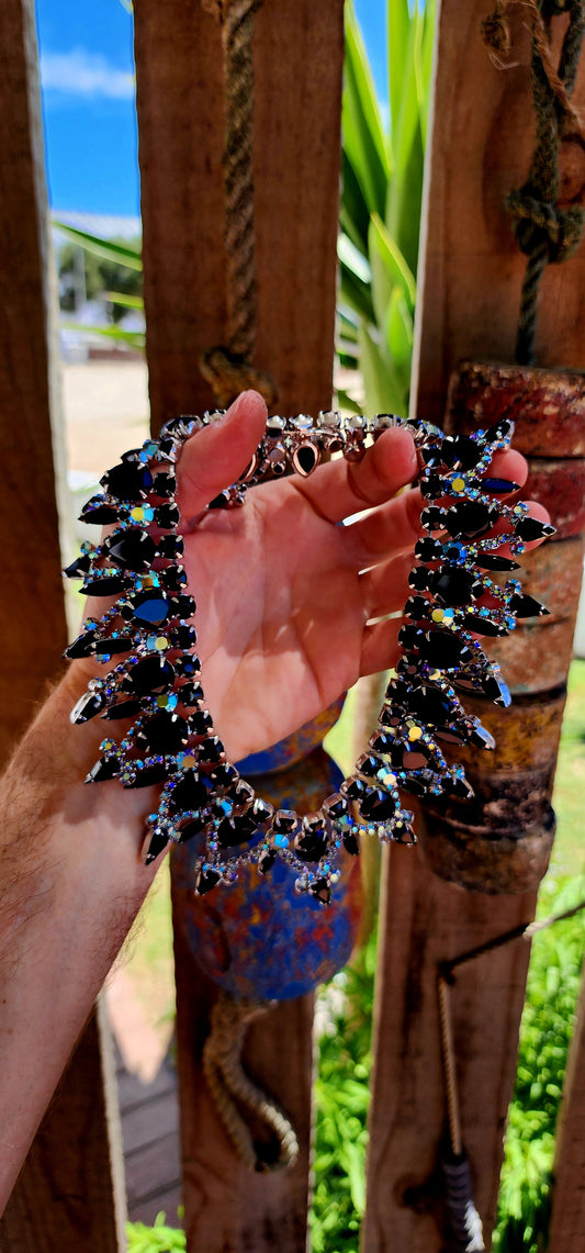 A truly exceptional and highly sought-after vintage treasure, this magnificent 1960s Juliana (DeLizza & Elster) bib necklace embodies bold mid-century glamour at its finest.