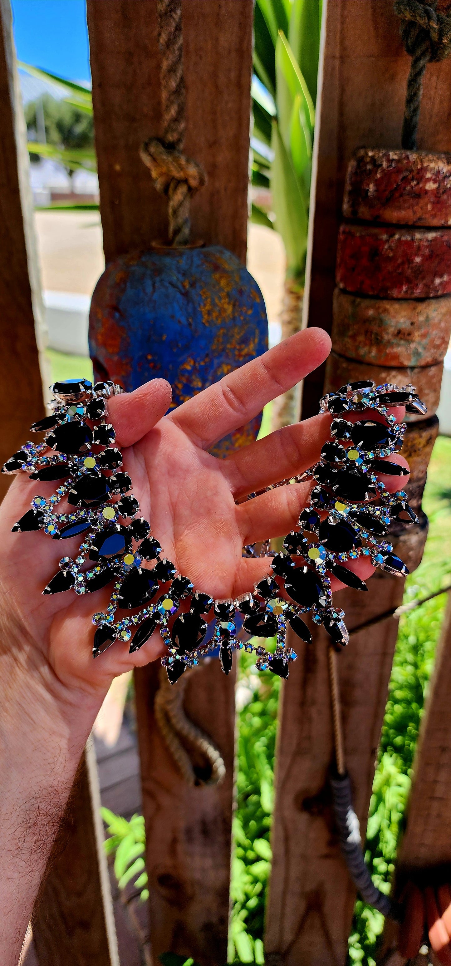 A truly exceptional and highly sought-after vintage treasure, this magnificent 1960s Juliana (DeLizza & Elster) bib necklace embodies bold mid-century glamour at its finest.