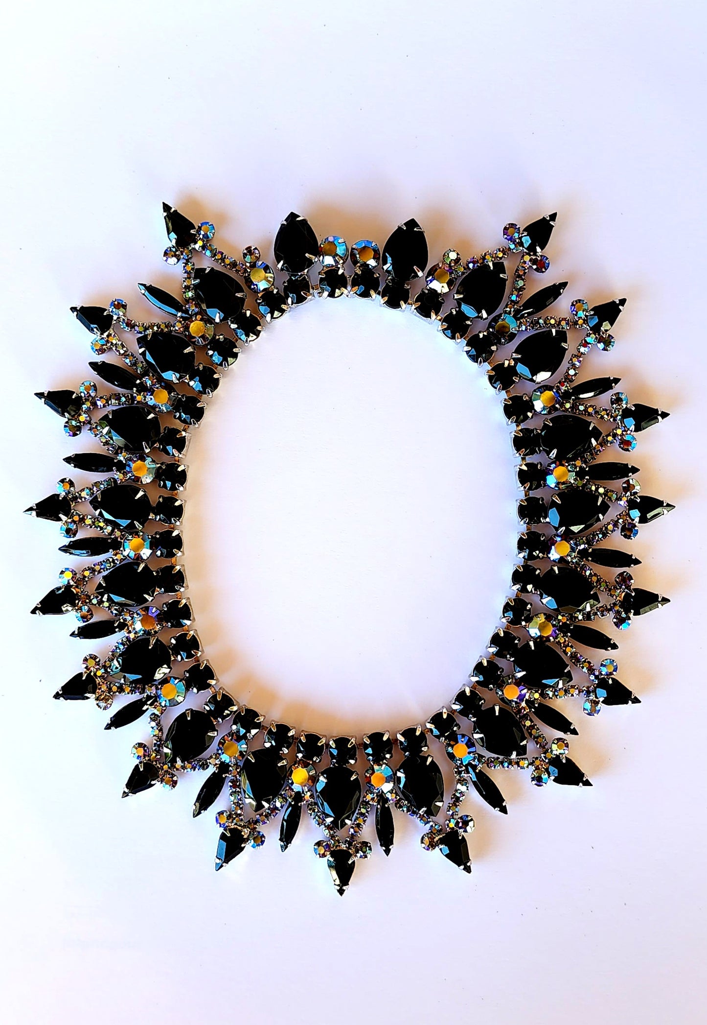 A truly exceptional and highly sought-after vintage treasure, this magnificent 1960s Juliana (DeLizza & Elster) bib necklace embodies bold mid-century glamour at its finest.