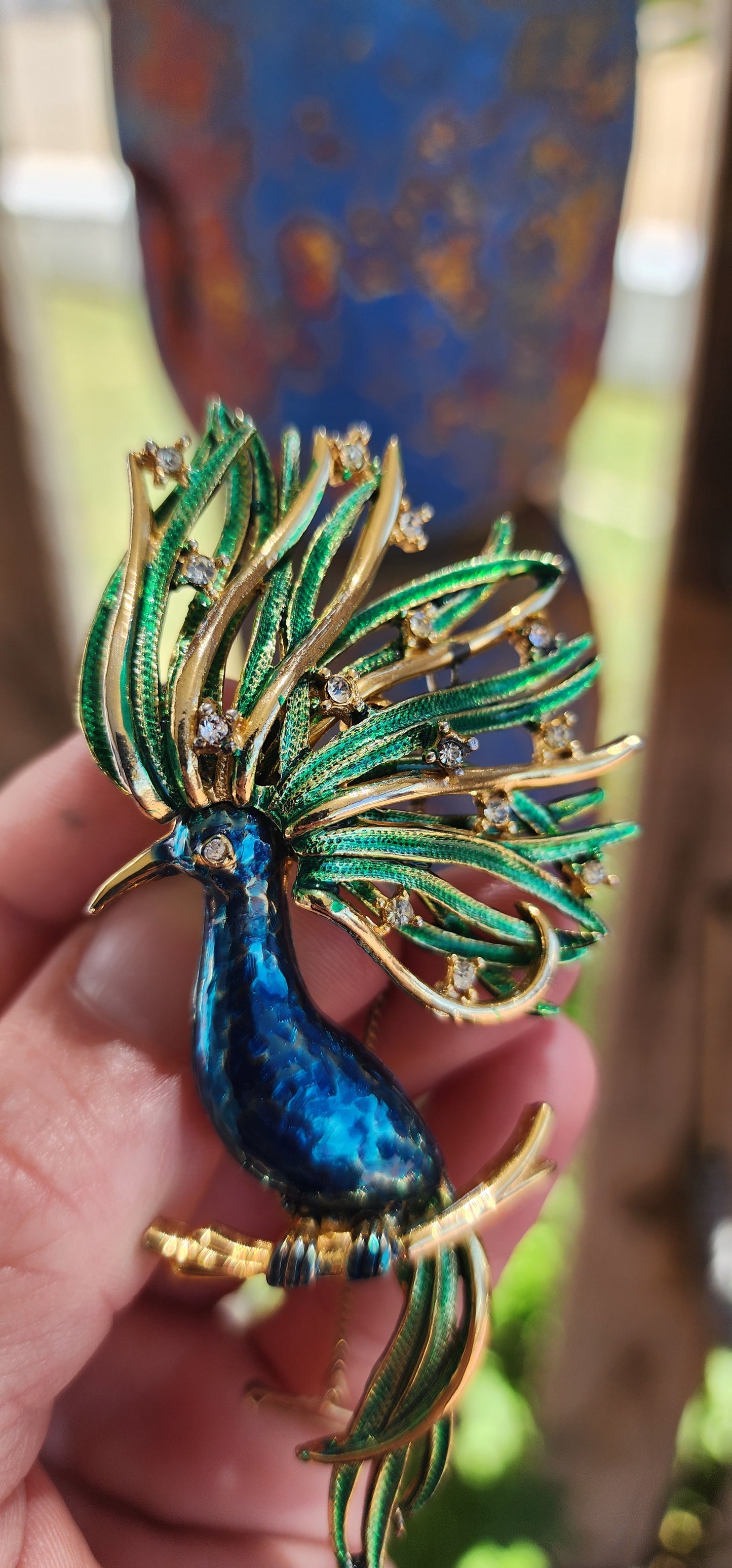 This oversized vintage brooch is an exquisite example of high-quality costume jewelry, skillfully designed to embody the elegance of an exotic bird of paradise.