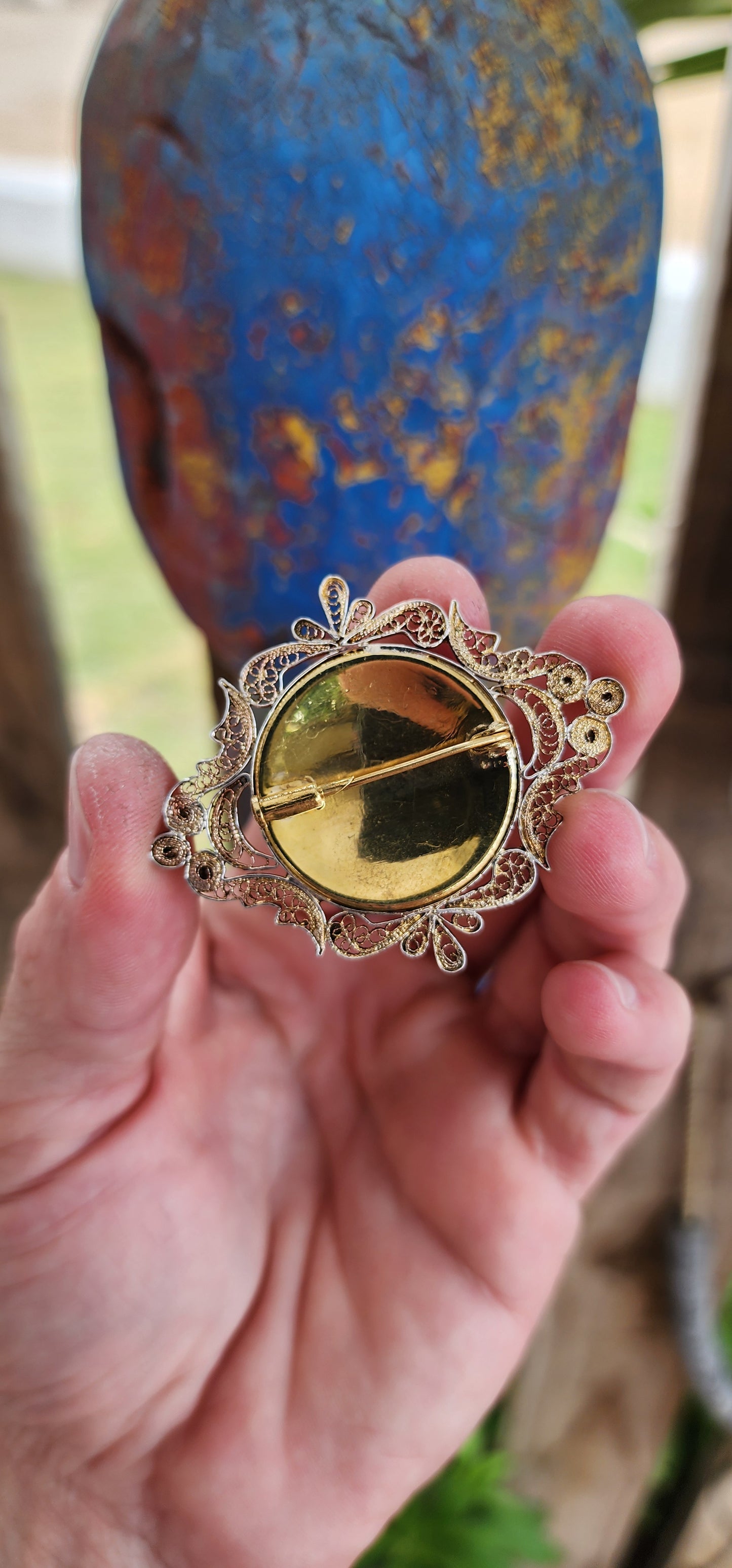 "Mother of Dragons".This brooch is a captivating example of vintage 1960s Toledo damascene craftsmanship, elevated by its ornate sterling silver filigree frame.